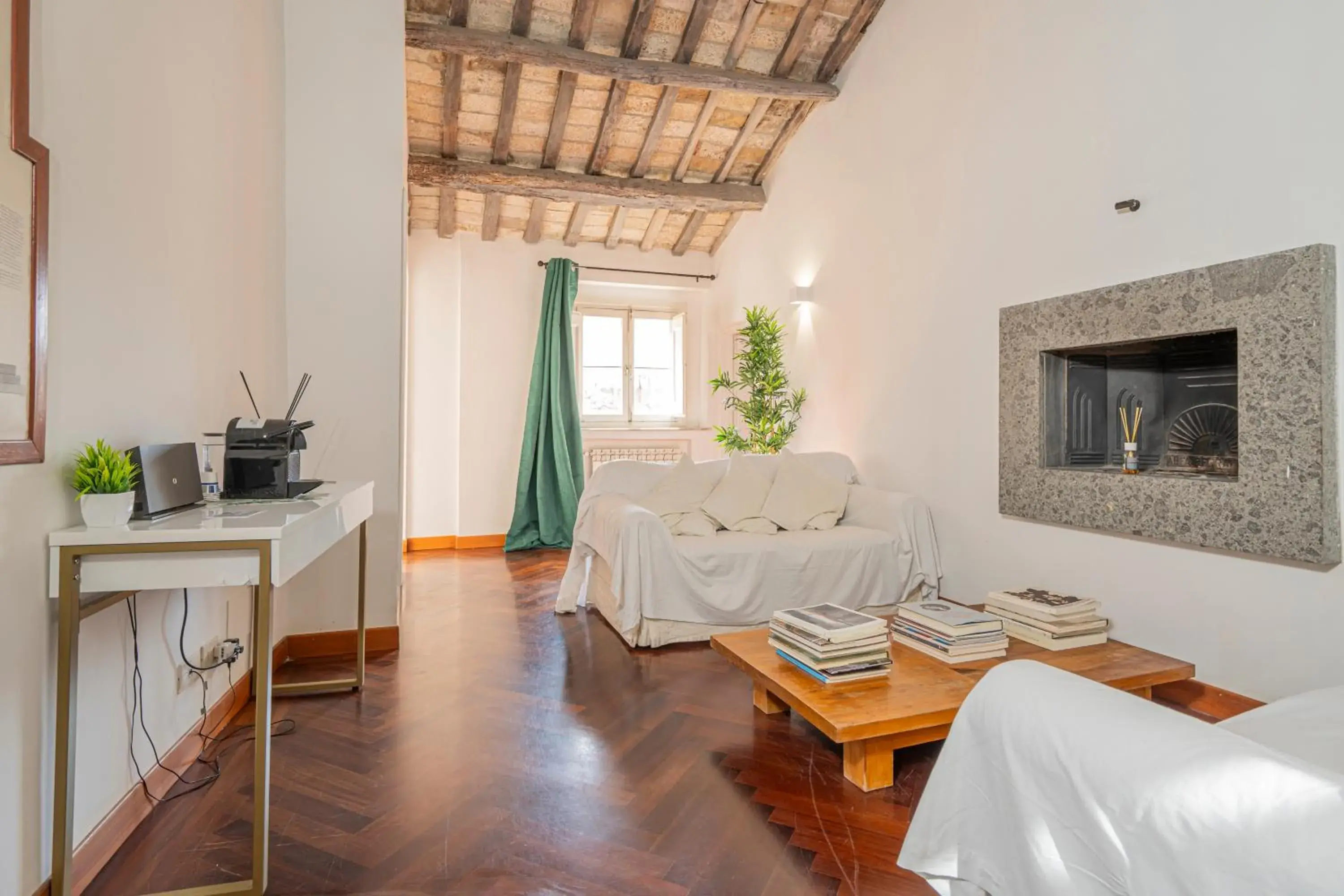 Two-Bedroom Apartment - Separate Building in Campo de' Fiori 34 Two-Bedroom Apartment - Separate Building in Campo de' Fiori 34