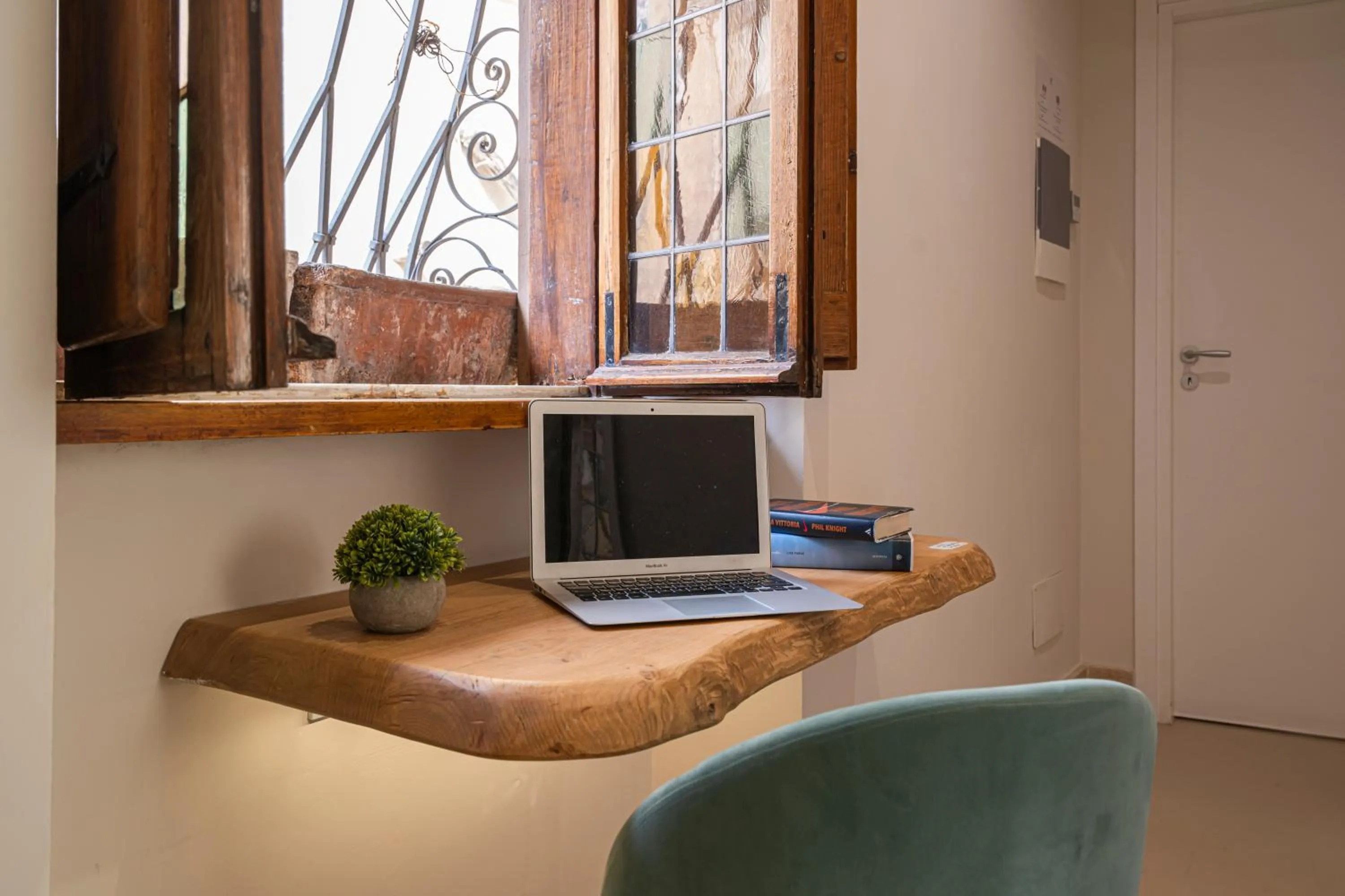 Bedroom in Campo de' Fiori 34