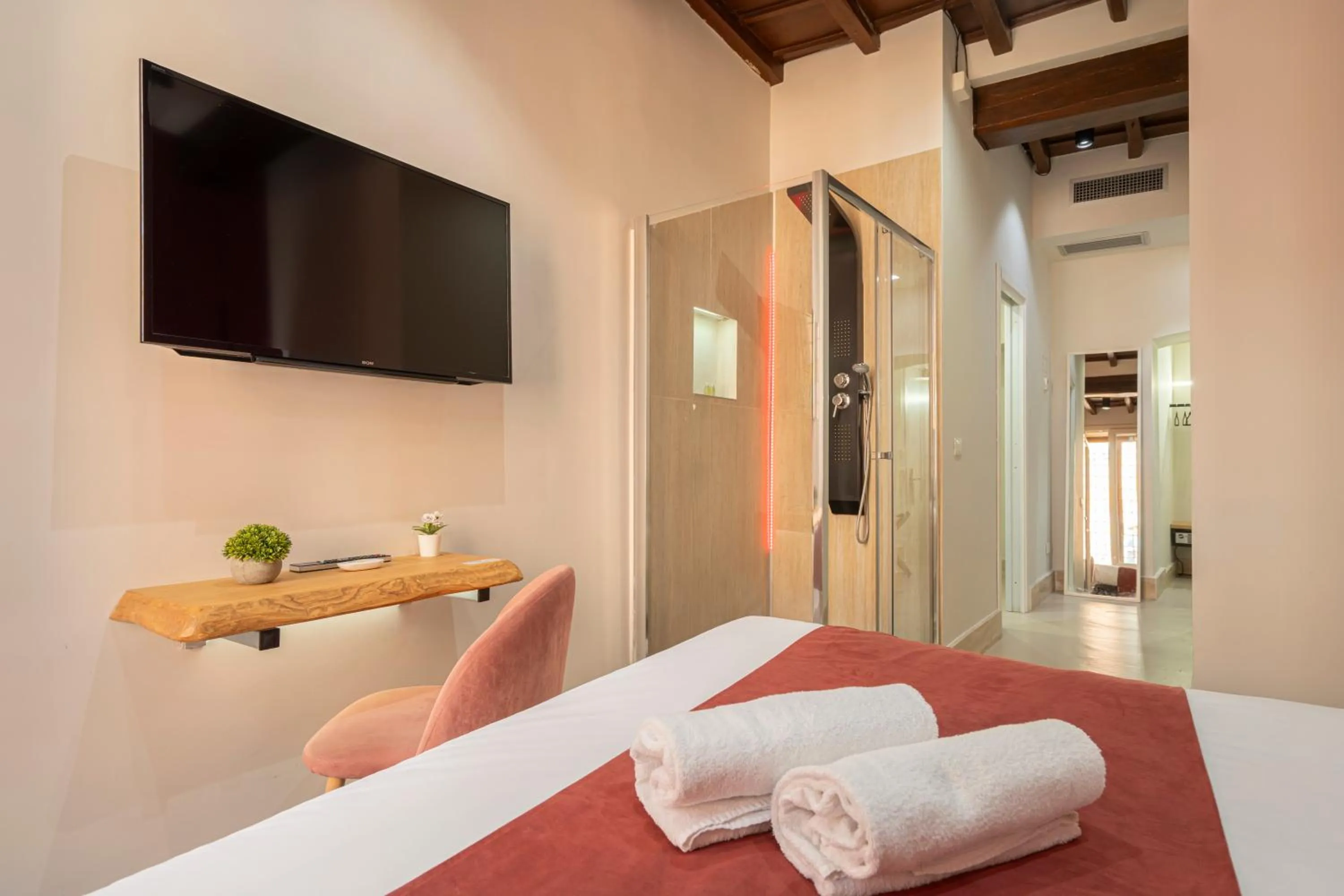 Bedroom, Bed in Campo de' Fiori 34