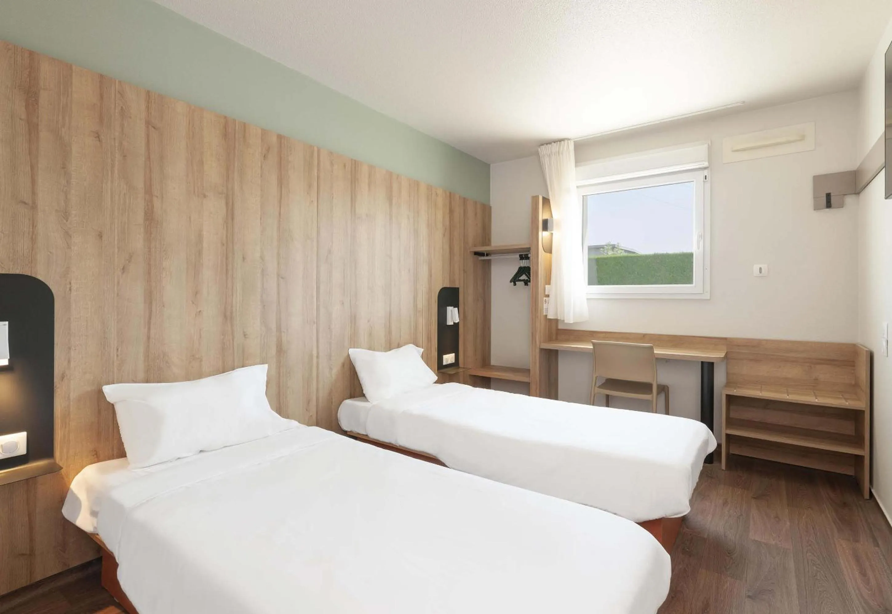 Bedroom, Bed in B&B HOTEL Pau Lescar