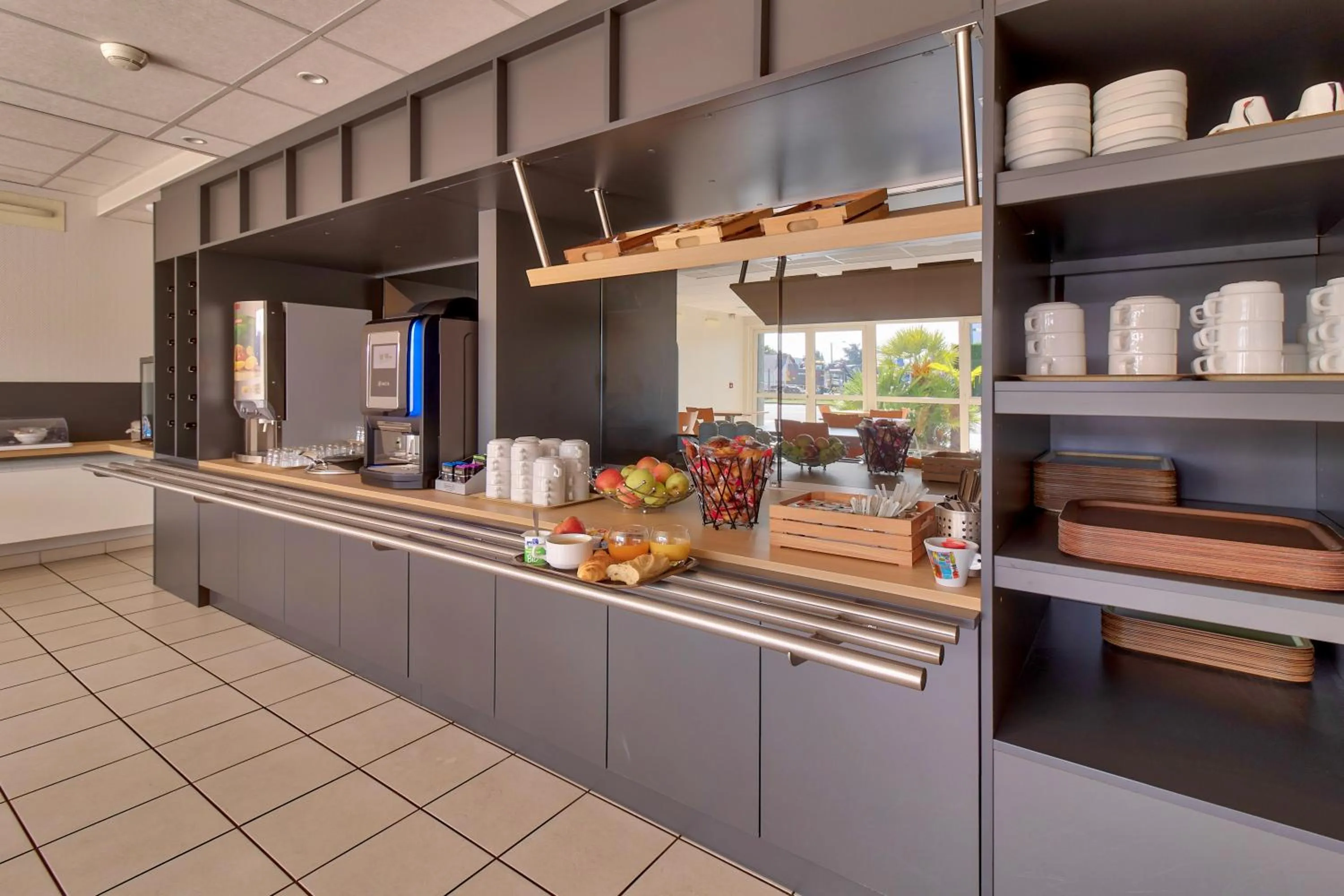 Breakfast in B&B HOTEL Pau Lescar