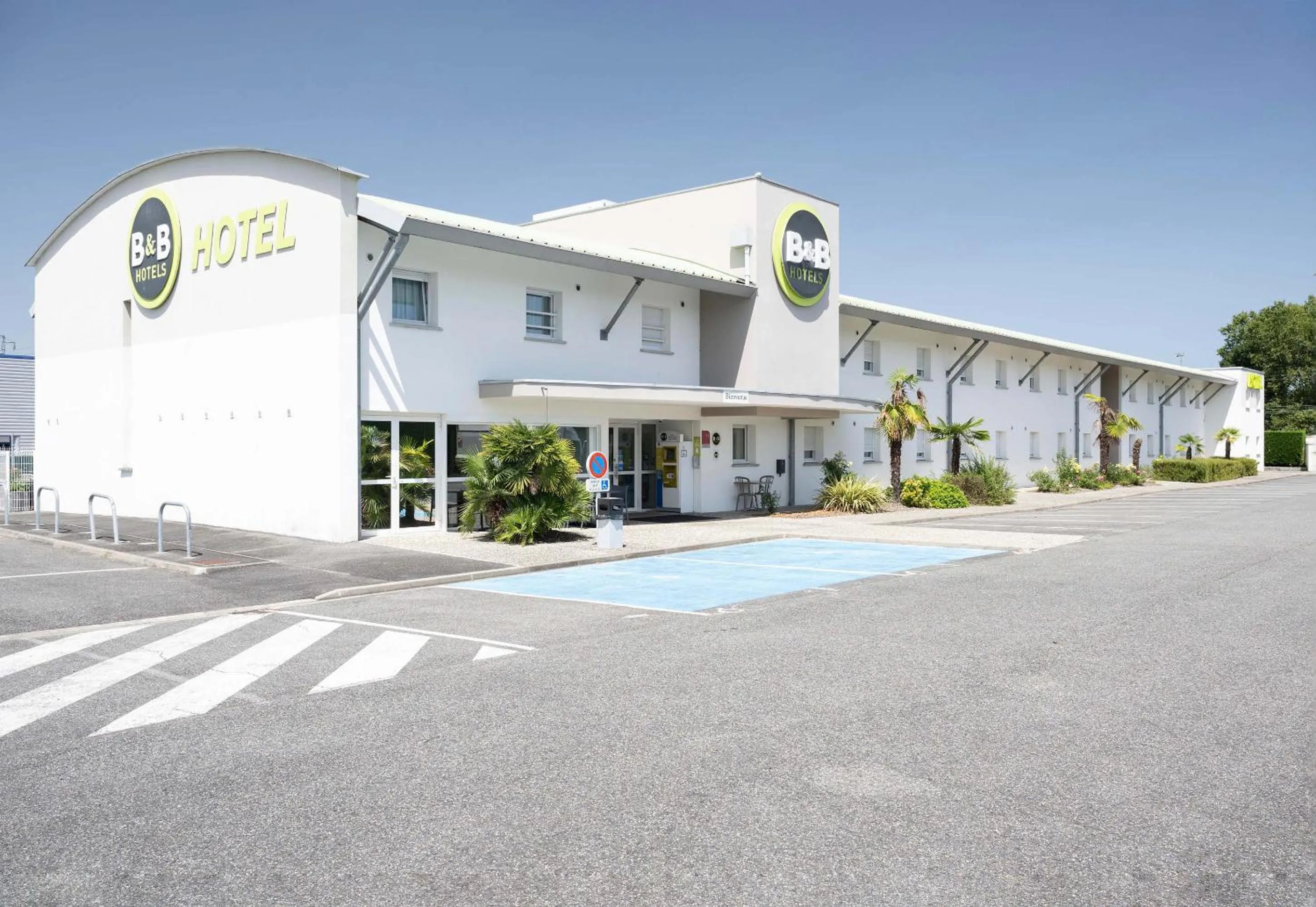 Property building in B&B HOTEL Pau Lescar