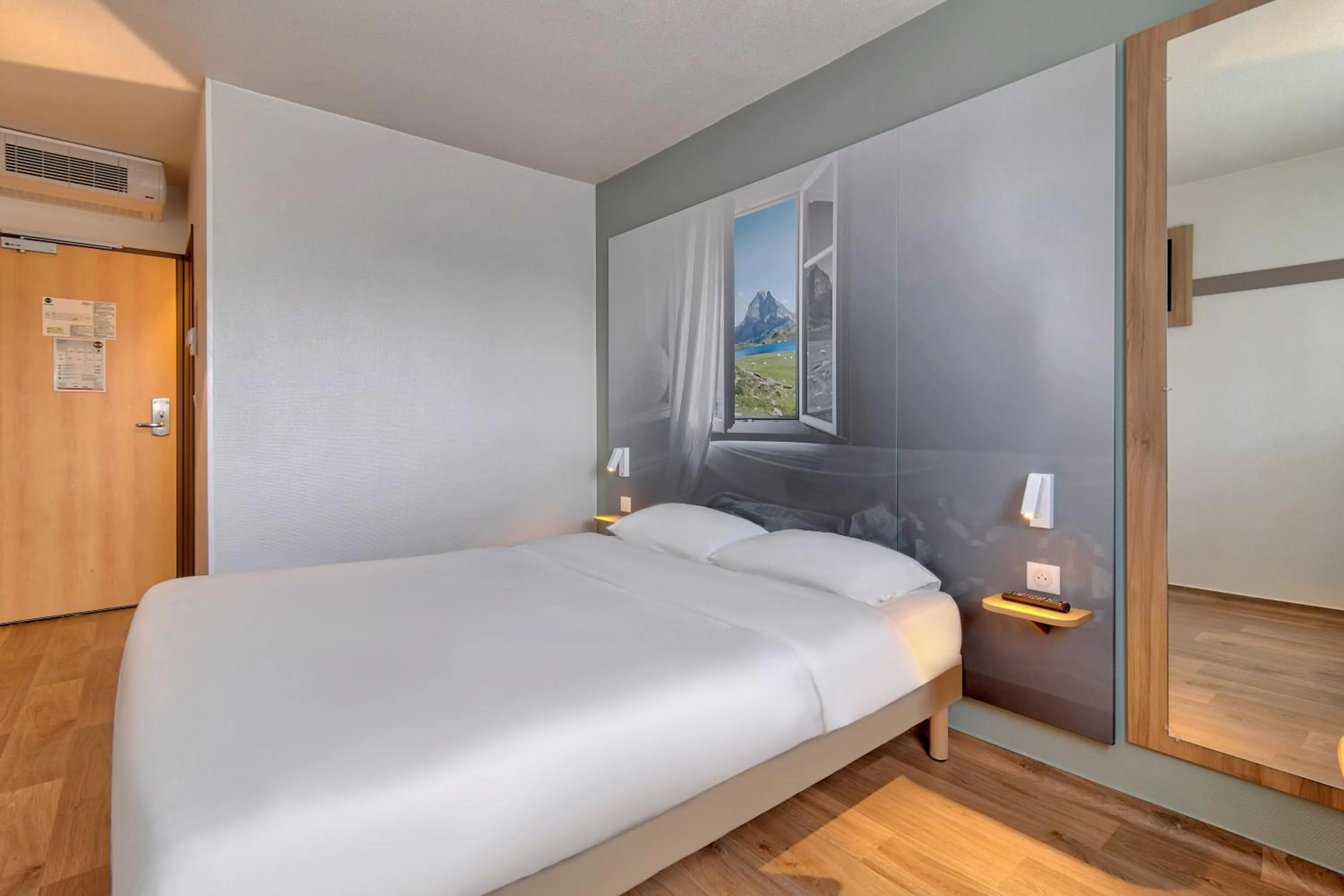 Bedroom, Bed in B&B HOTEL Pau Lescar