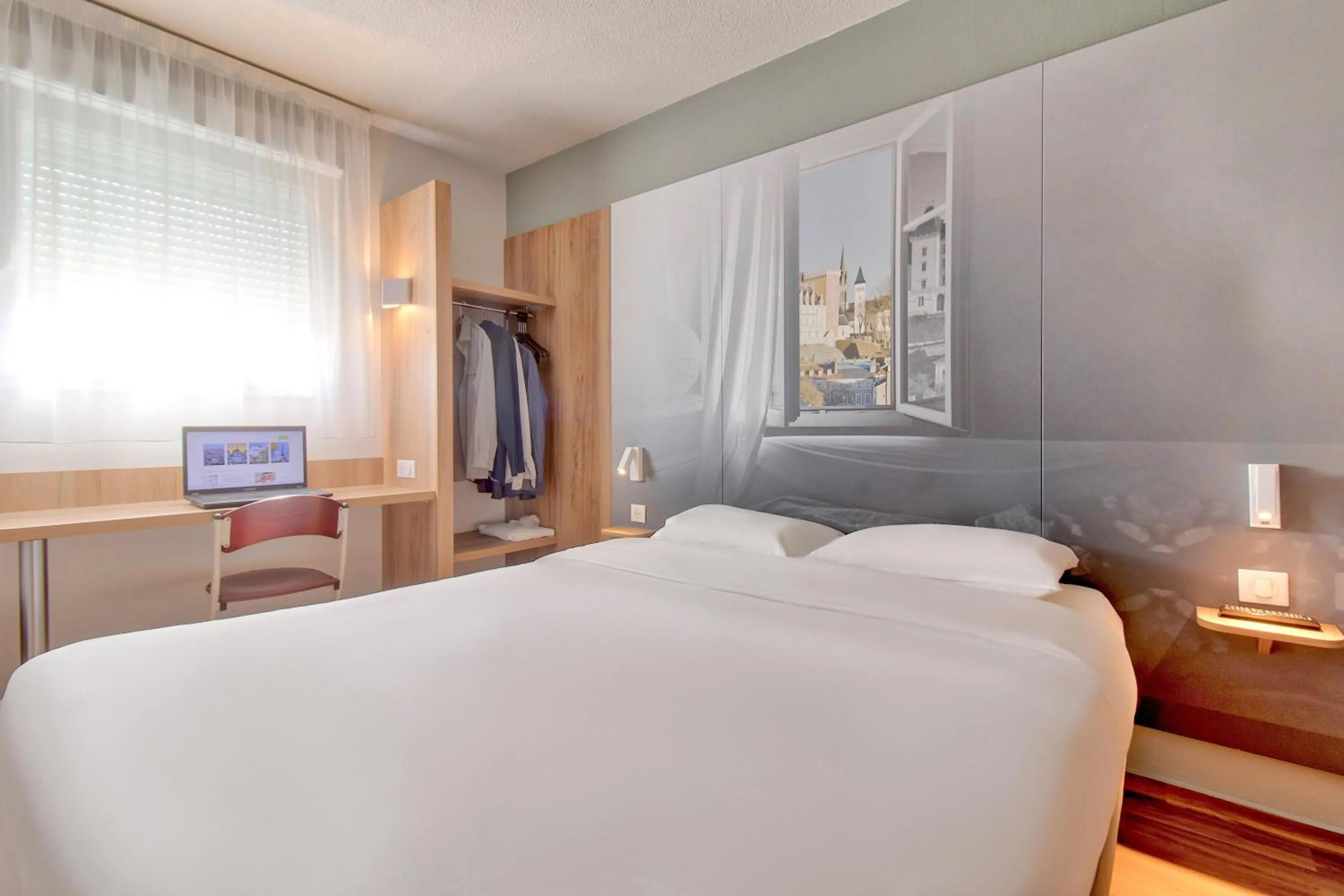 Bedroom, Bed in B&B HOTEL Pau Lescar