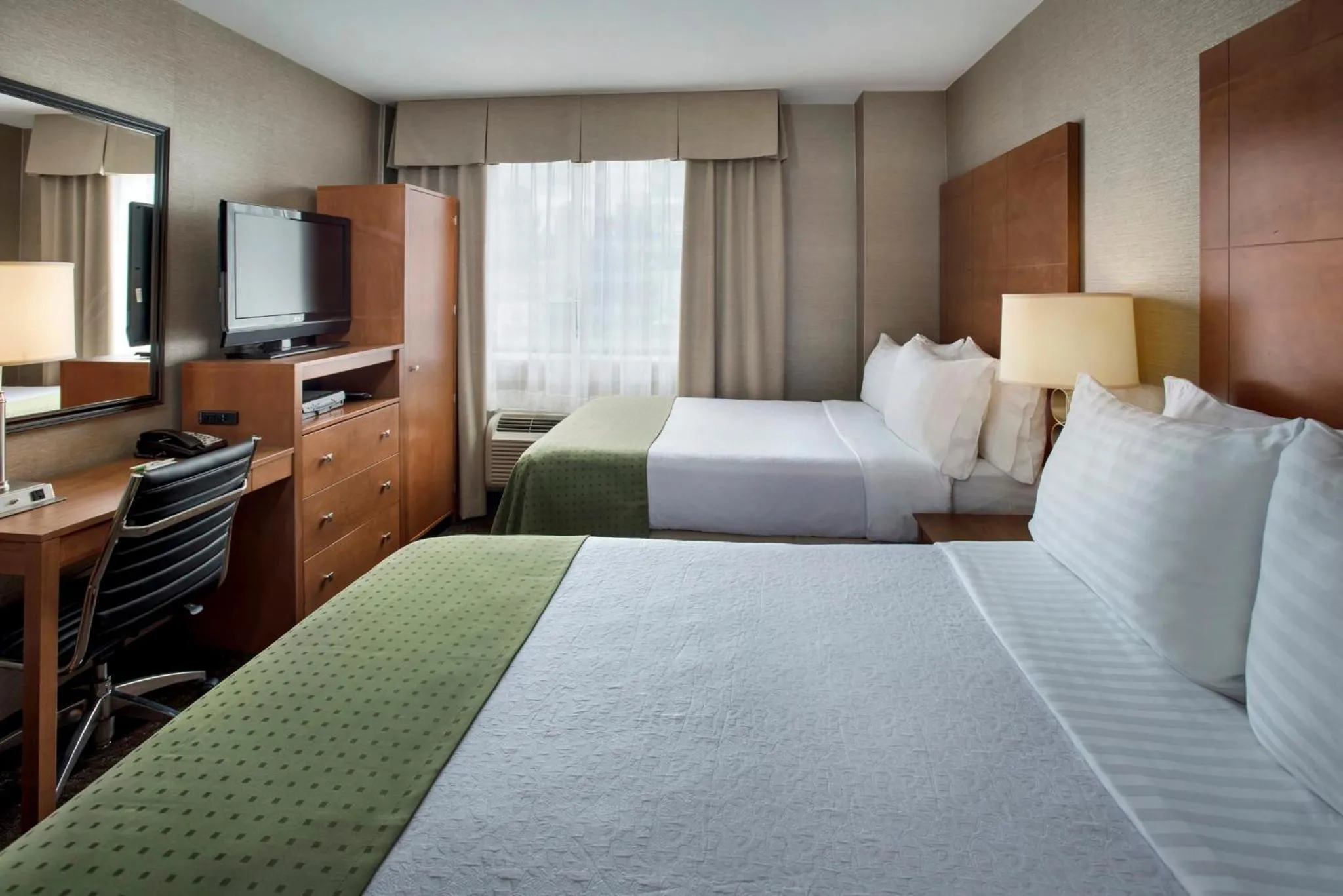 Photo of the whole room, Bed in Holiday Inn Manhattan 6th Ave - Chelsea by IHG