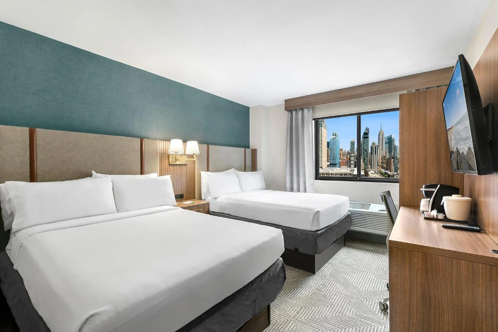 Photo of the whole room, Bed in Holiday Inn Manhattan 6th Ave - Chelsea by IHG