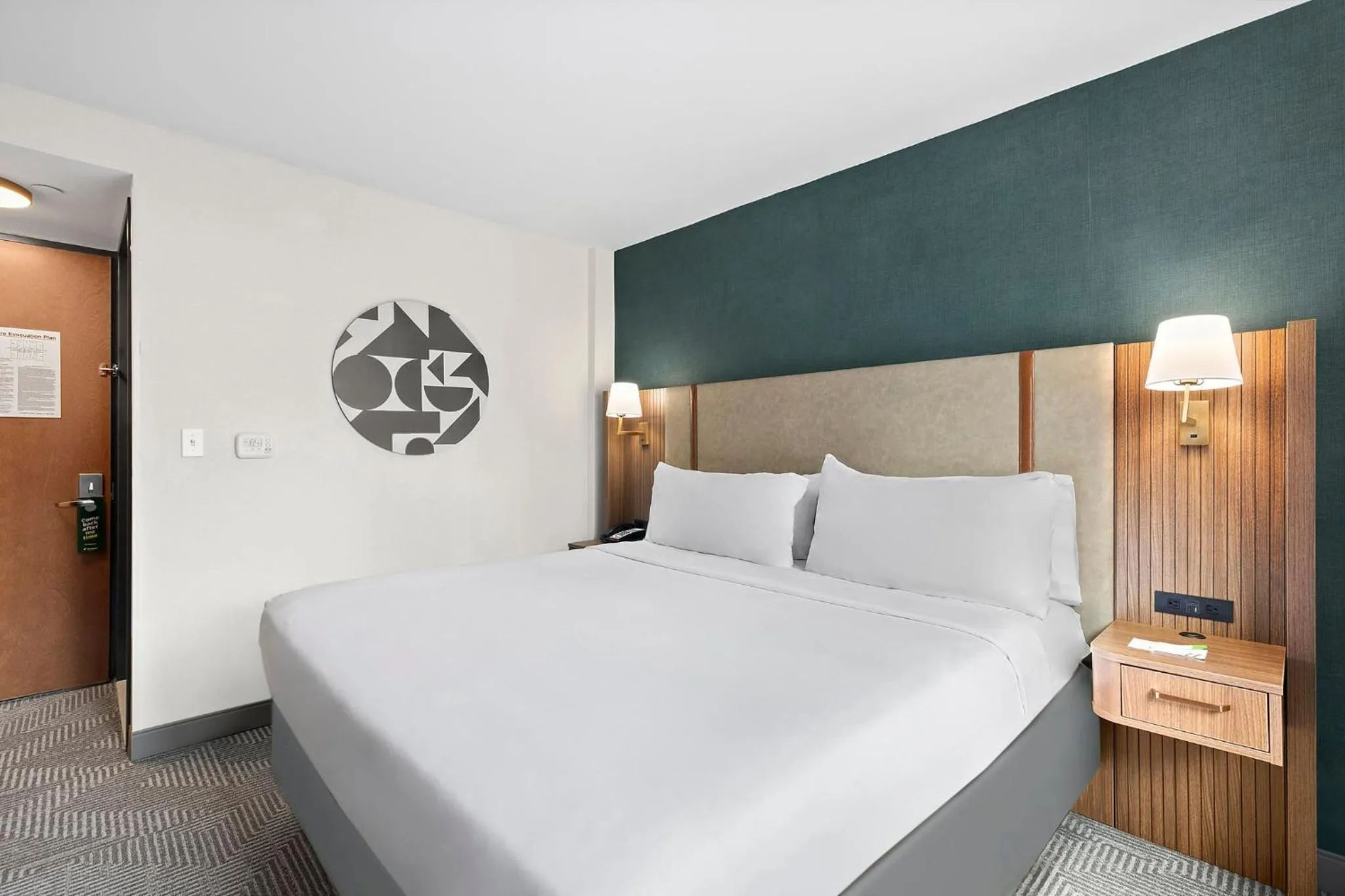 Photo of the whole room, Bed in Holiday Inn Manhattan 6th Ave - Chelsea by IHG
