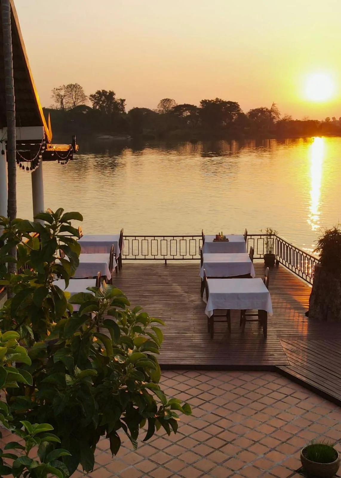 Restaurant/places to eat in Don Det Hotel