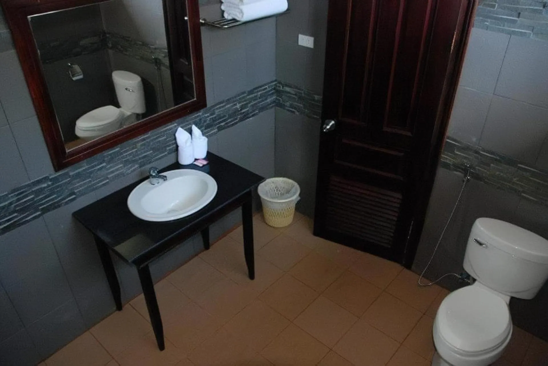 Toilet in Don Det Hotel