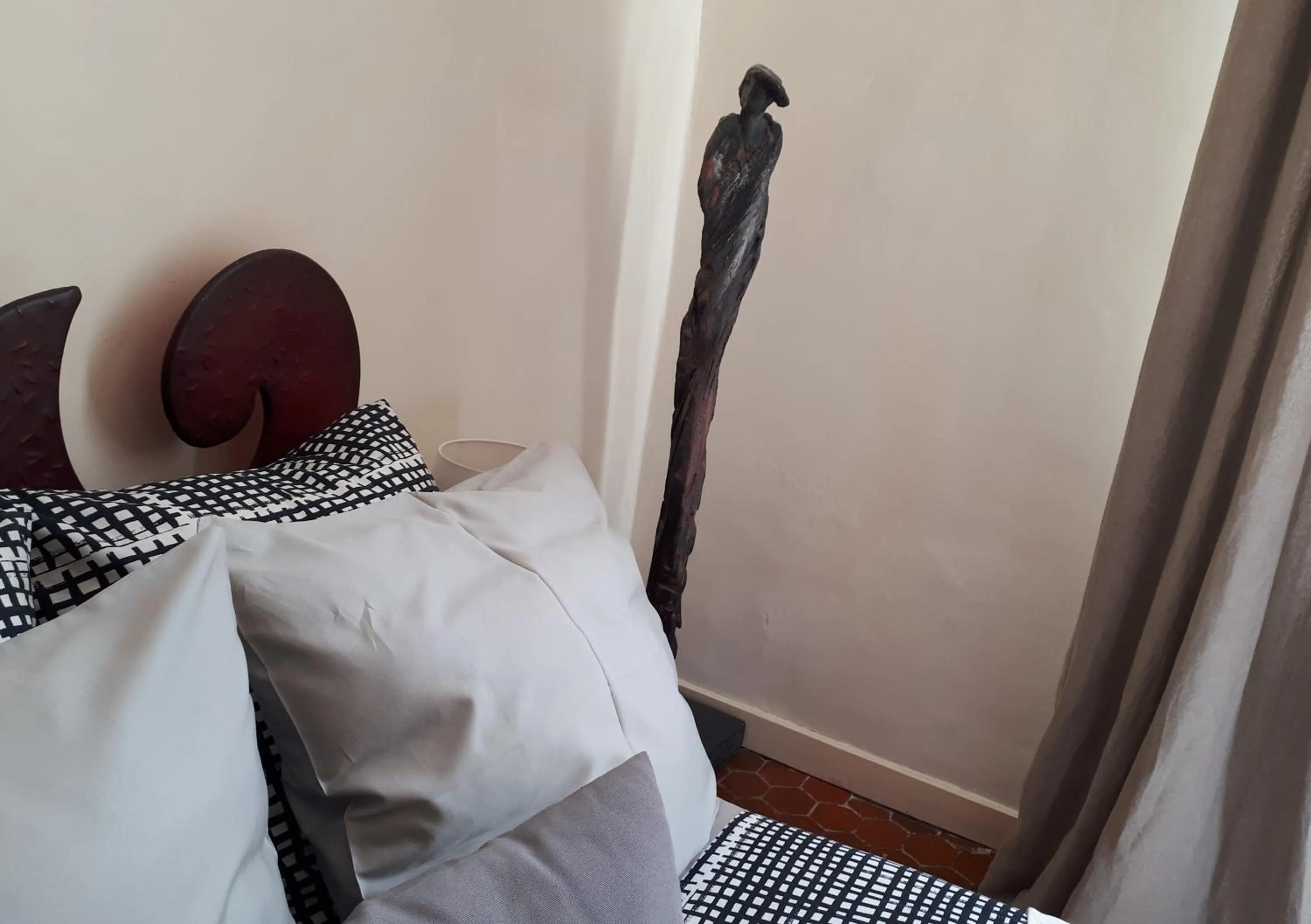 Decorative detail, Bed in Ô Anges