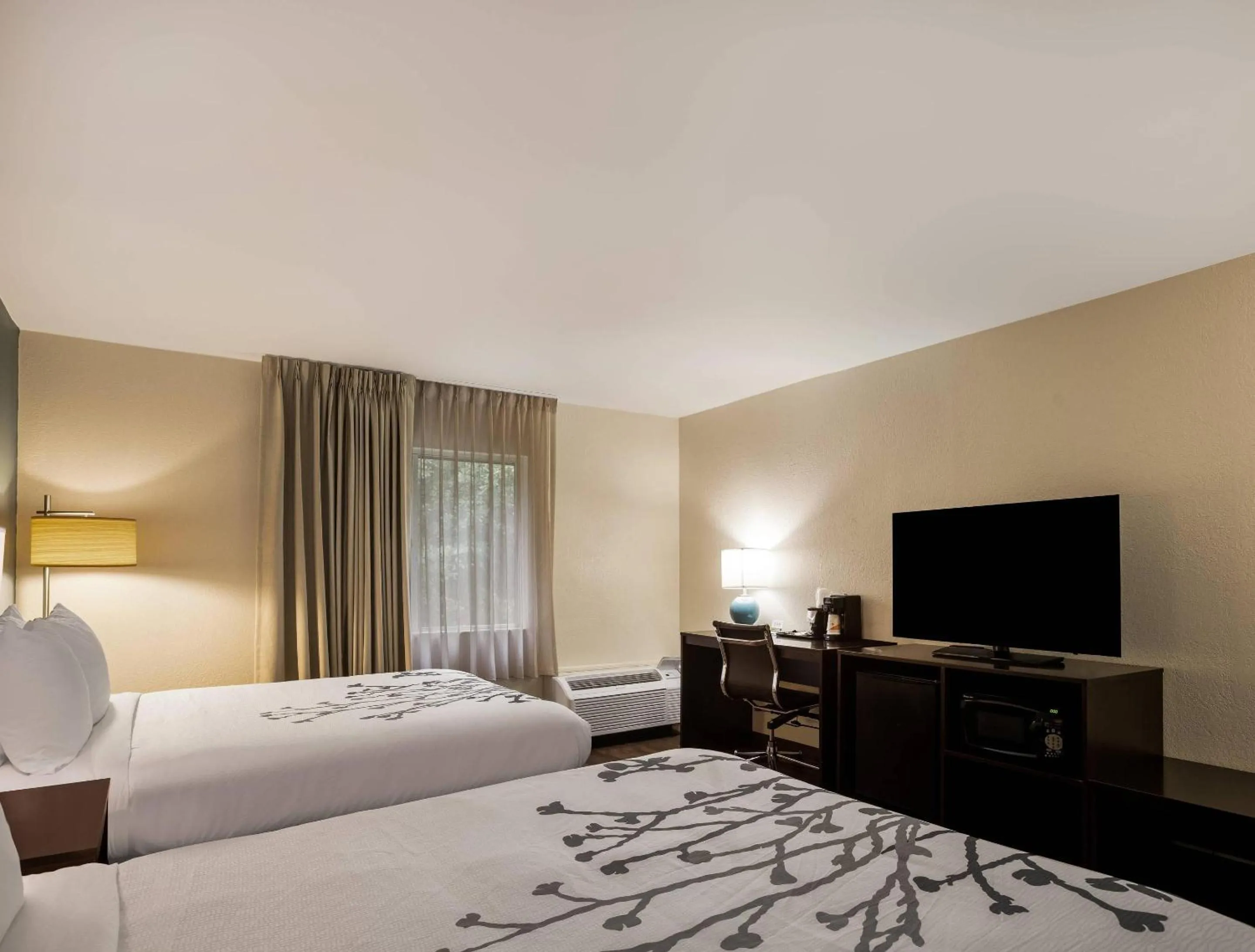 Bedroom, Bed in Sleep Inn Savannah Midtown