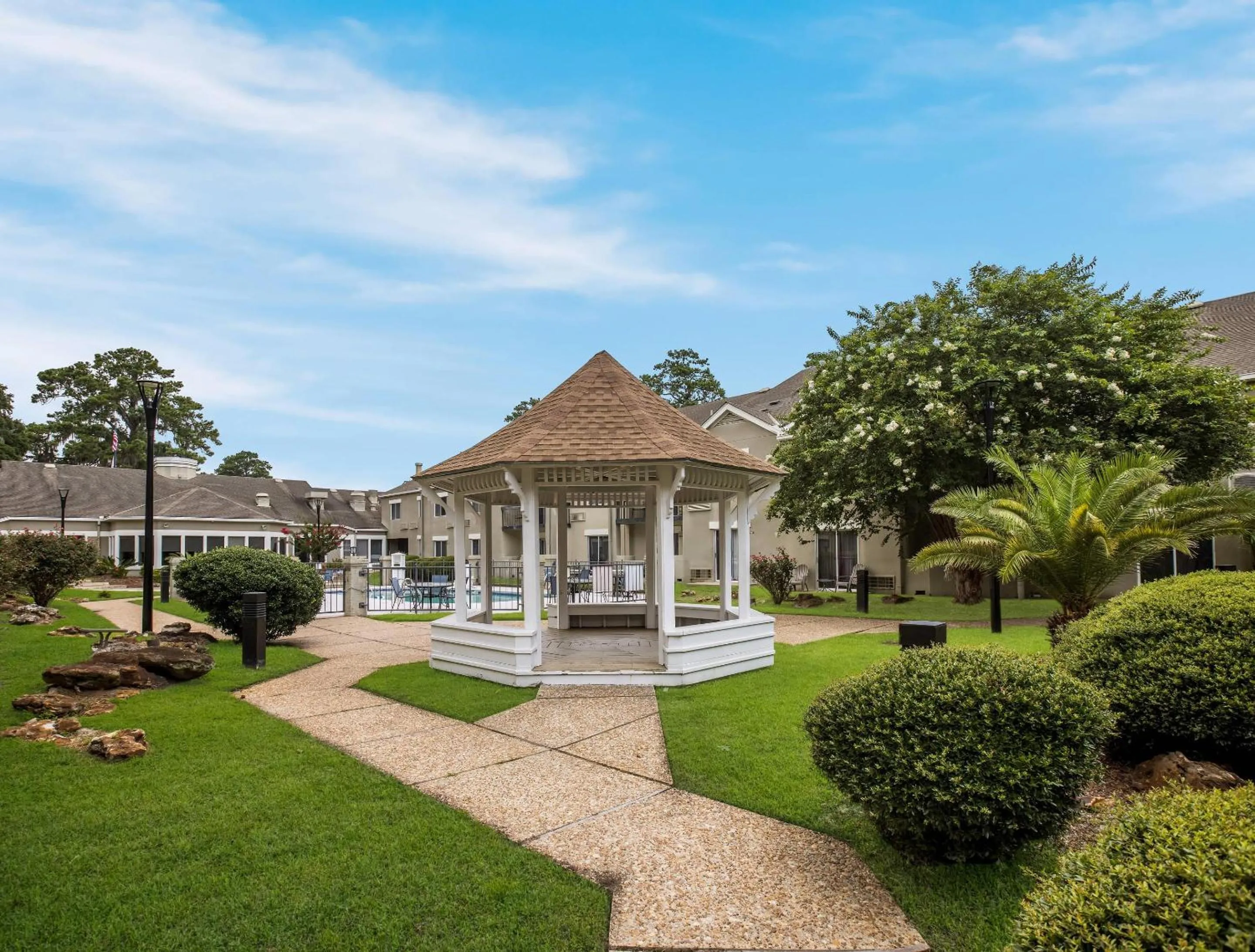Swimming pool in Sleep Inn Savannah Midtown