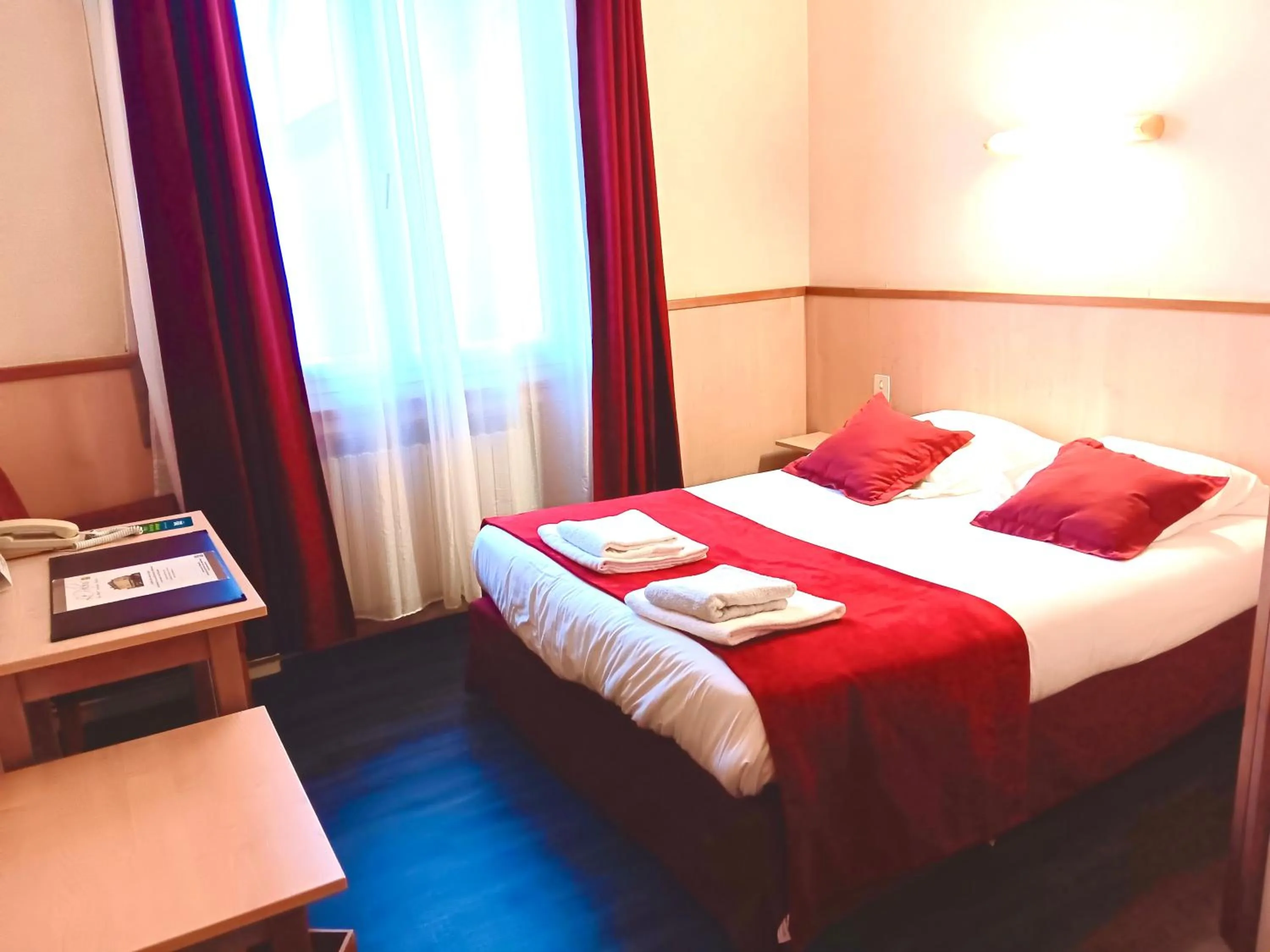 Bedroom, Bed in Logis Hôtel Restaurant Le Palous