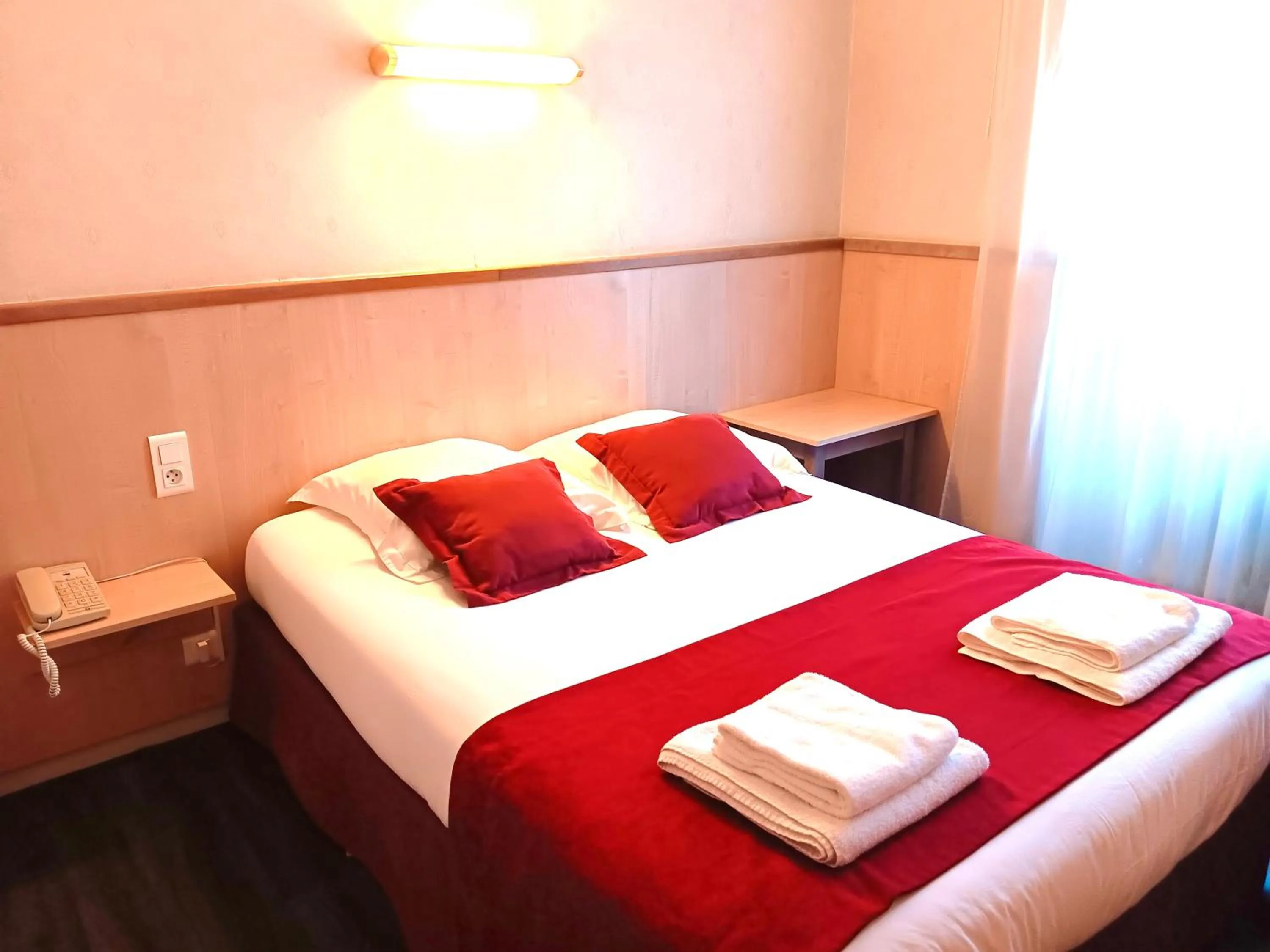 Bedroom, Bed in Logis Hôtel Restaurant Le Palous