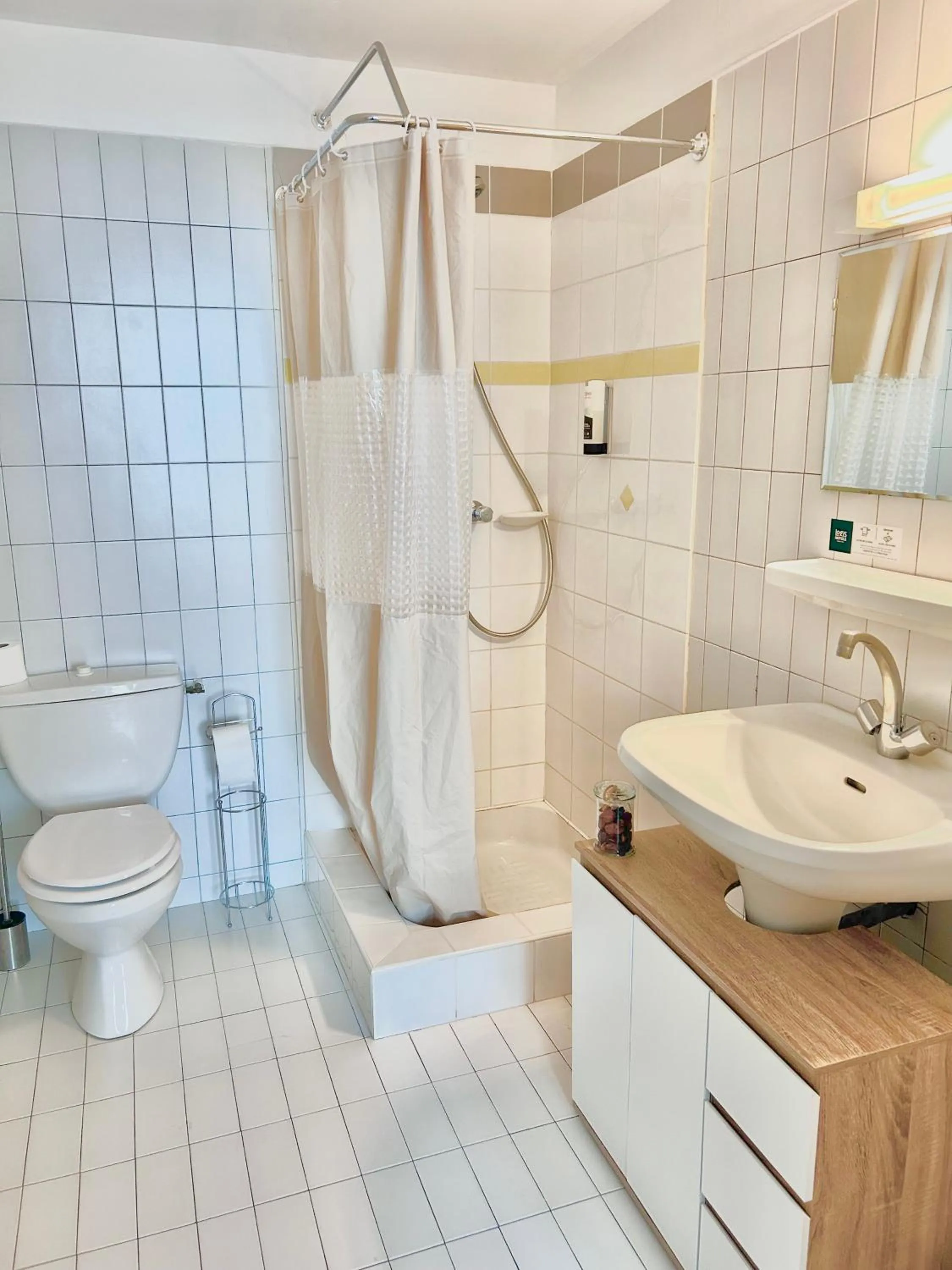 Toilet in Logis Hôtel Restaurant Le Palous