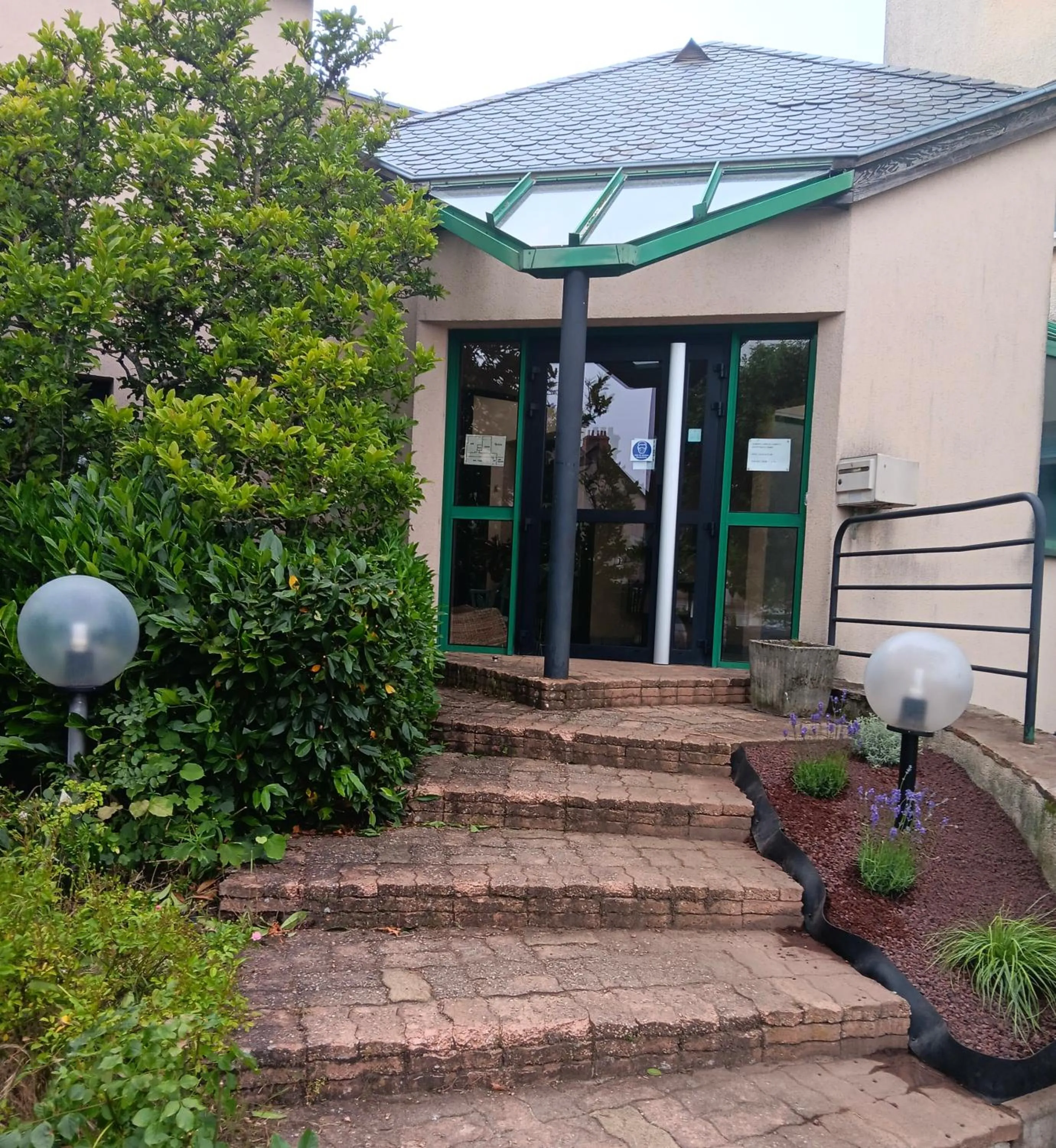 Facade/entrance in Logis Hôtel Restaurant Le Palous