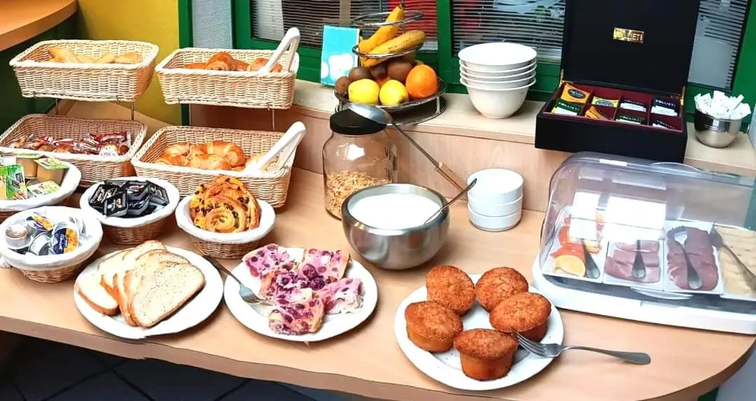 Breakfast in Logis Hôtel Restaurant Le Palous