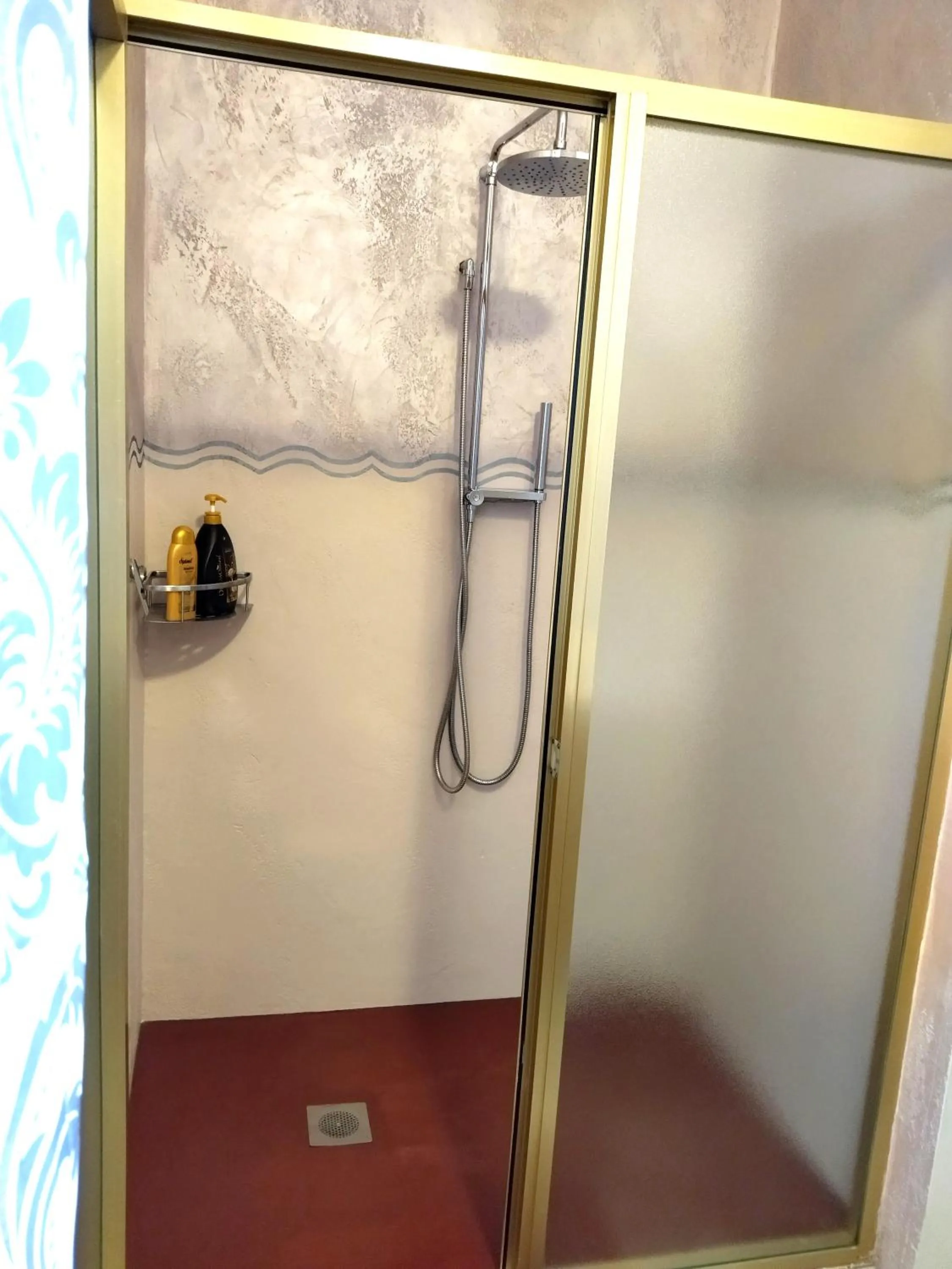 Shower in VILLA MOLINELLA