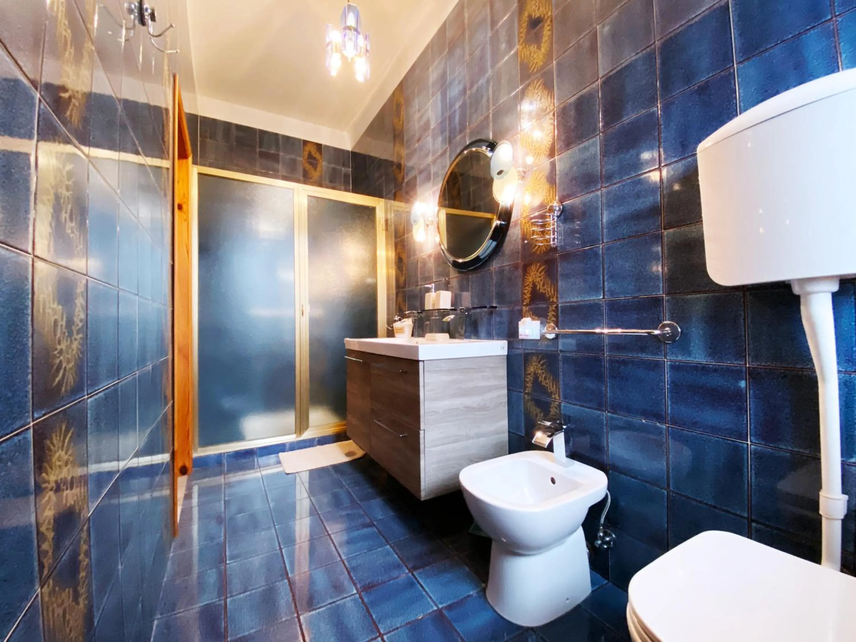 Shower in VILLA MOLINELLA