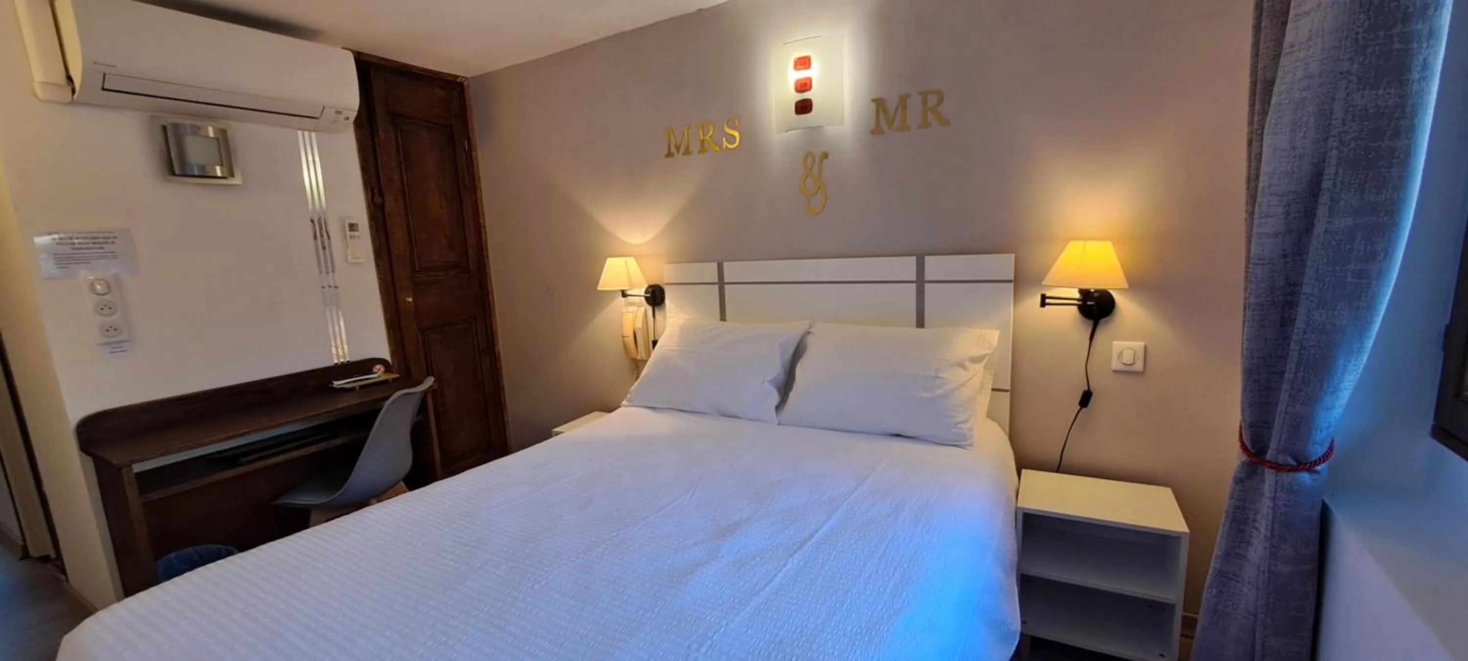 Bedroom, Bed in Logis Hôtel restaurant Auberge de la Cascade