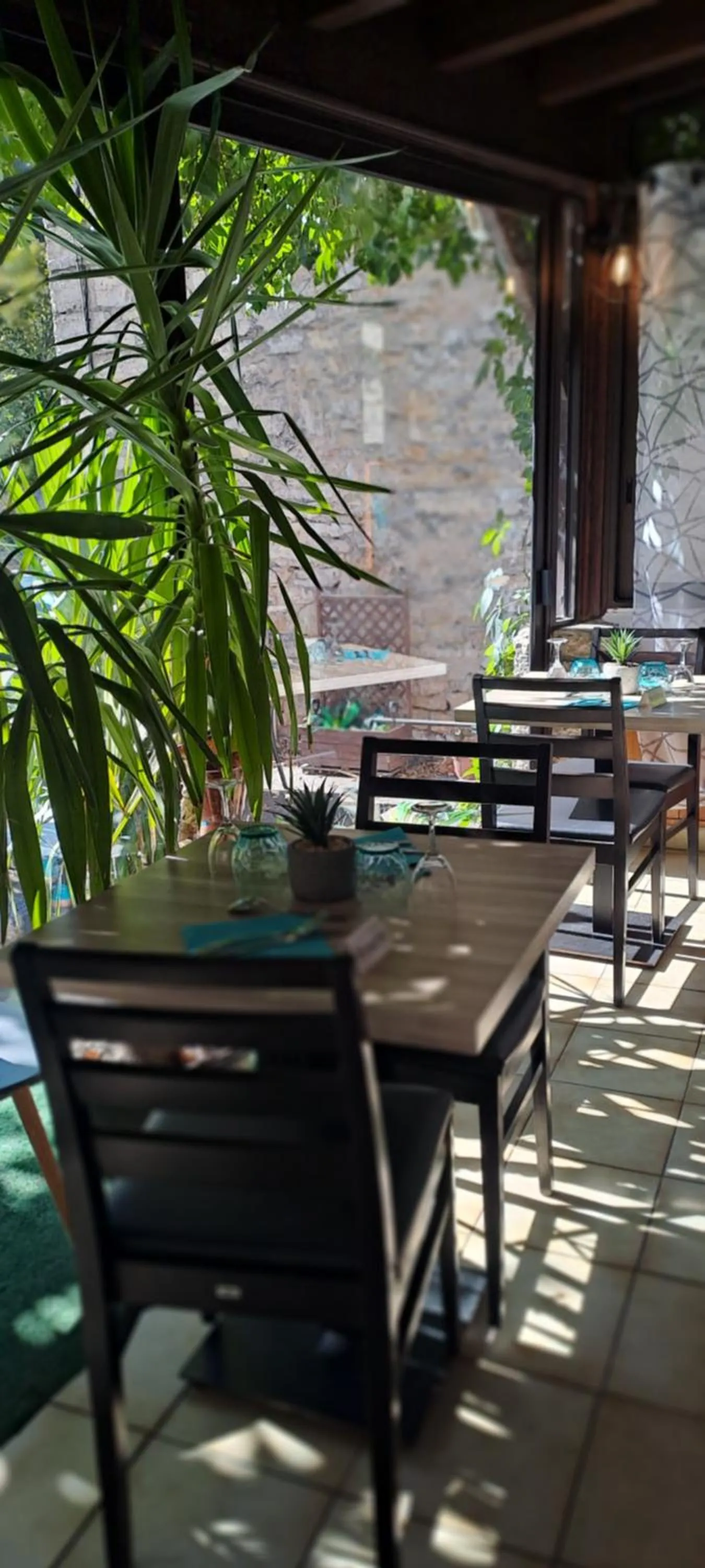 Restaurant/places to eat in Logis Hôtel restaurant Auberge de la Cascade