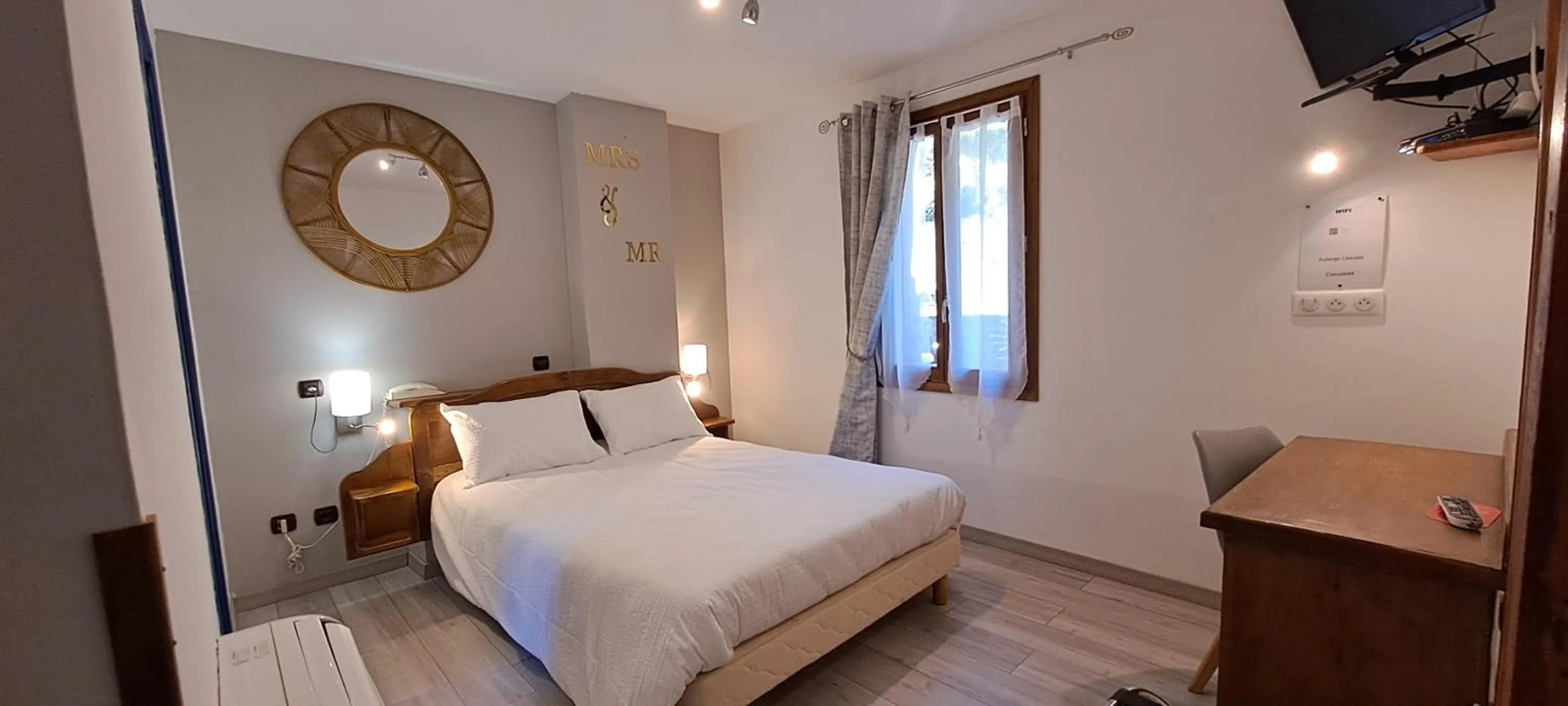 Bedroom, Bed in Logis Hôtel restaurant Auberge de la Cascade