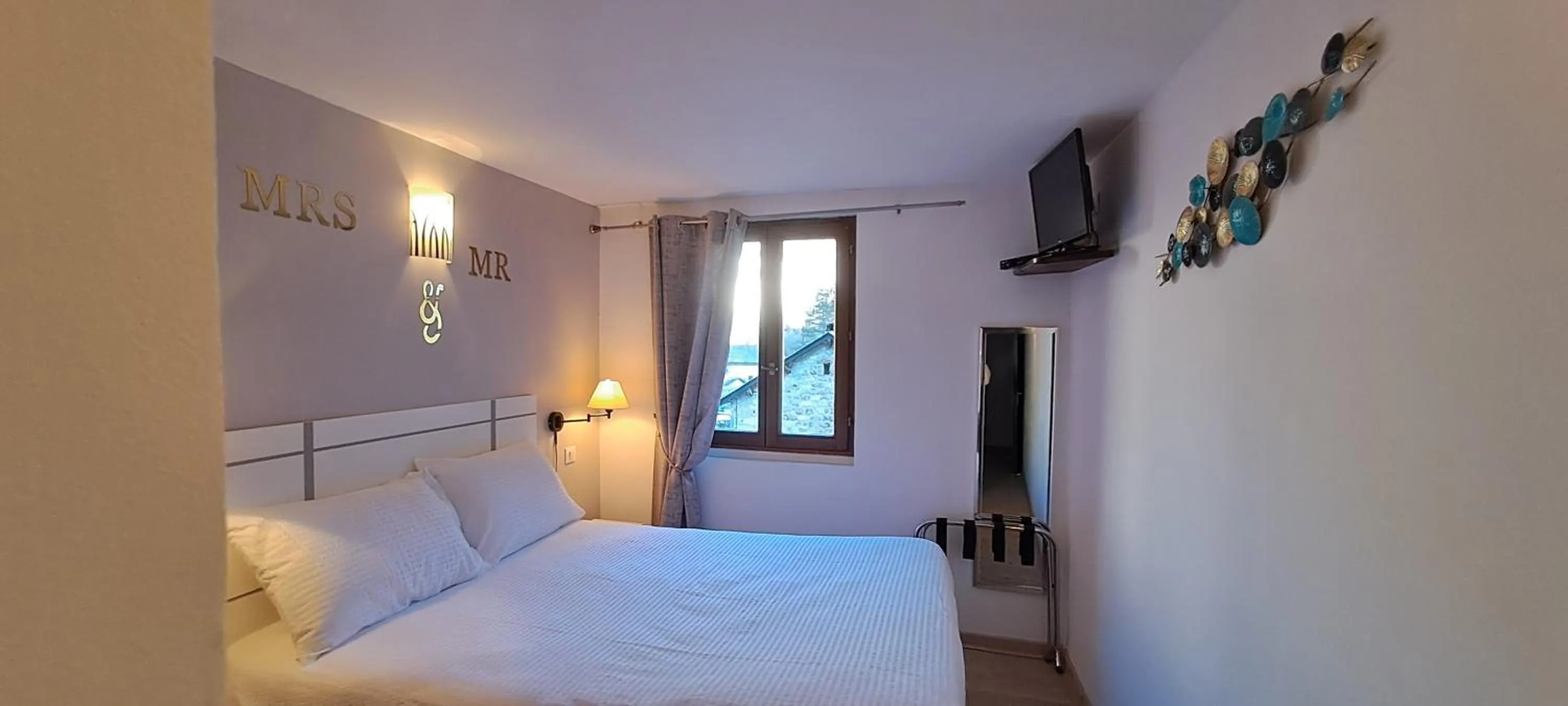 Bedroom, Bed in Logis Hôtel restaurant Auberge de la Cascade