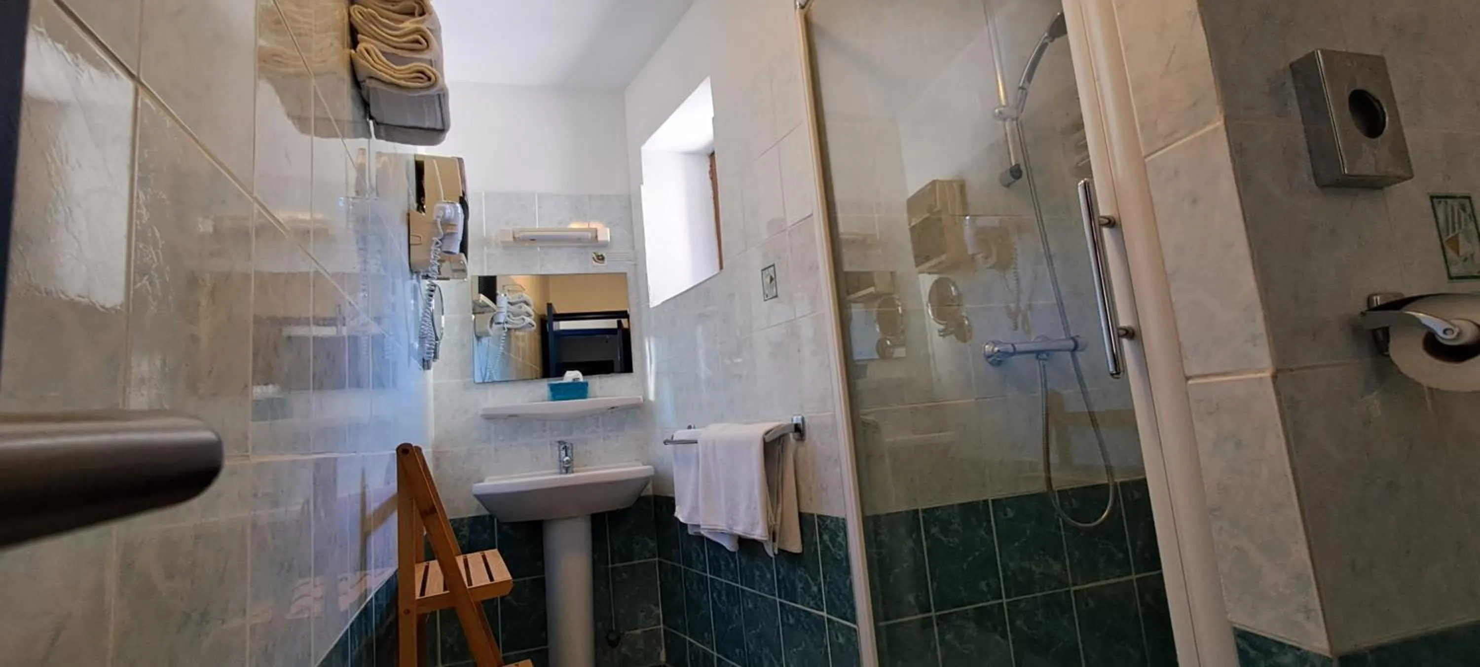 Bathroom in Logis Hôtel restaurant Auberge de la Cascade