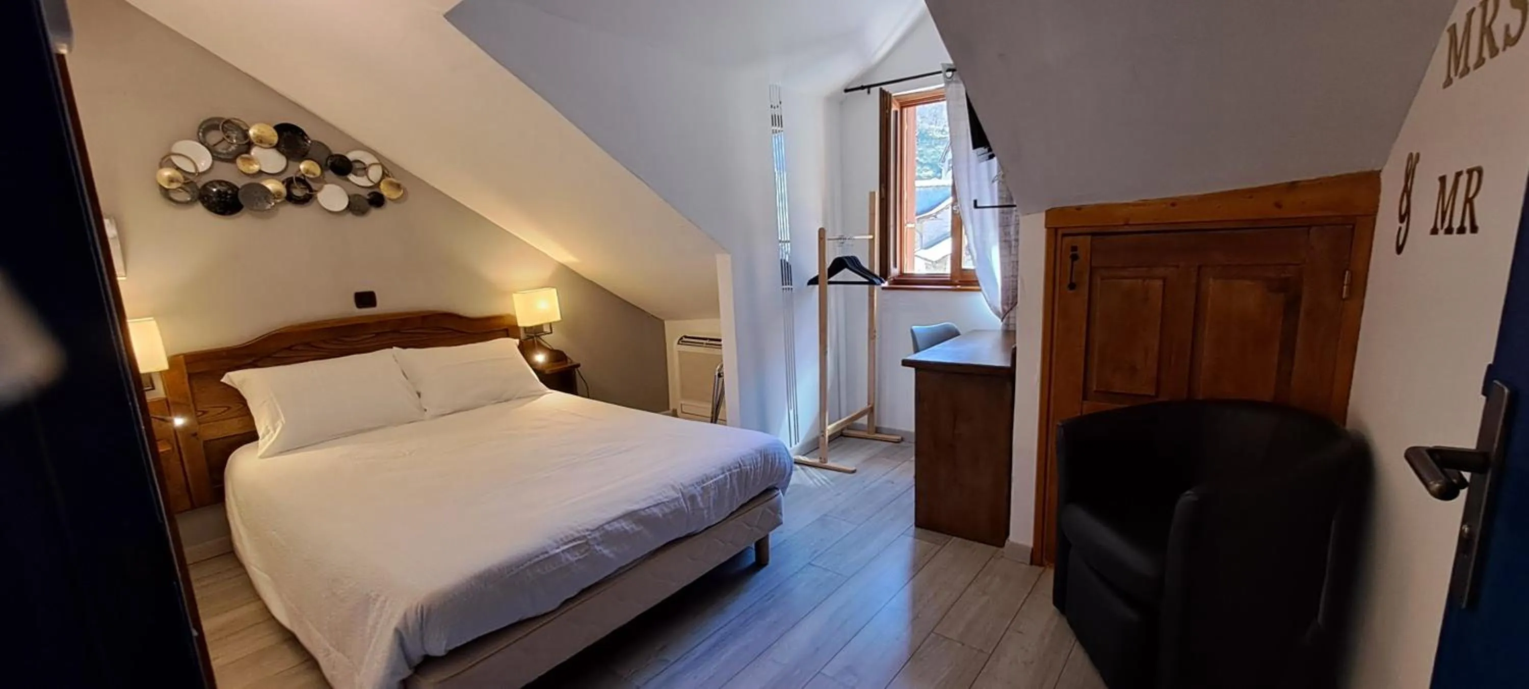 Bedroom, Bed in Logis Hôtel restaurant Auberge de la Cascade