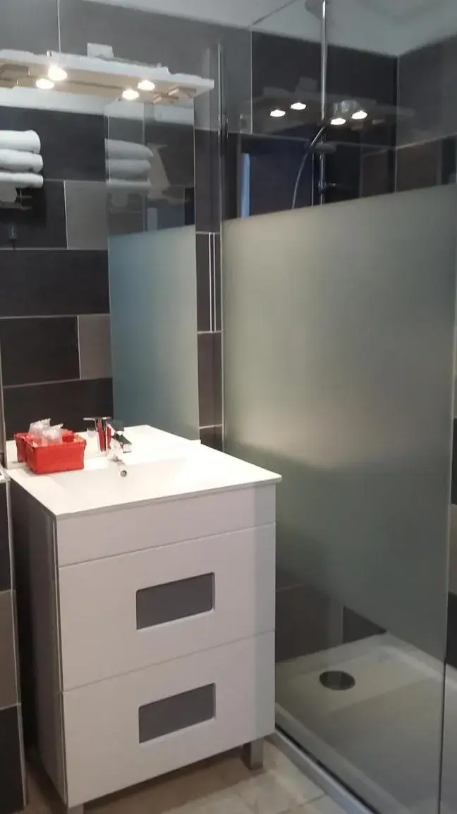 Double Room with Balcony in Logis Hôtel restaurant Auberge de la Cascade Double Room with Balcony in Logis Hôtel restaurant Auberge de la Cascade