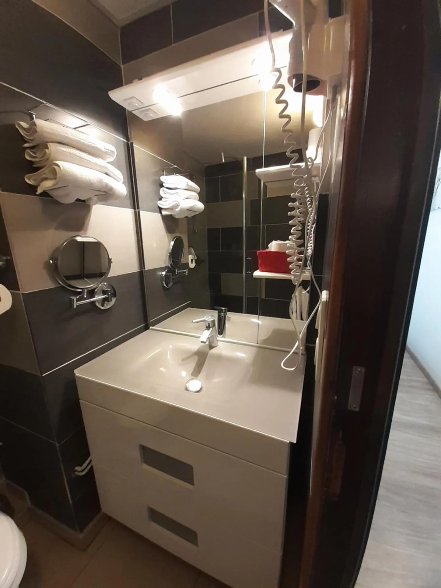 Bathroom in Logis Hôtel restaurant Auberge de la Cascade