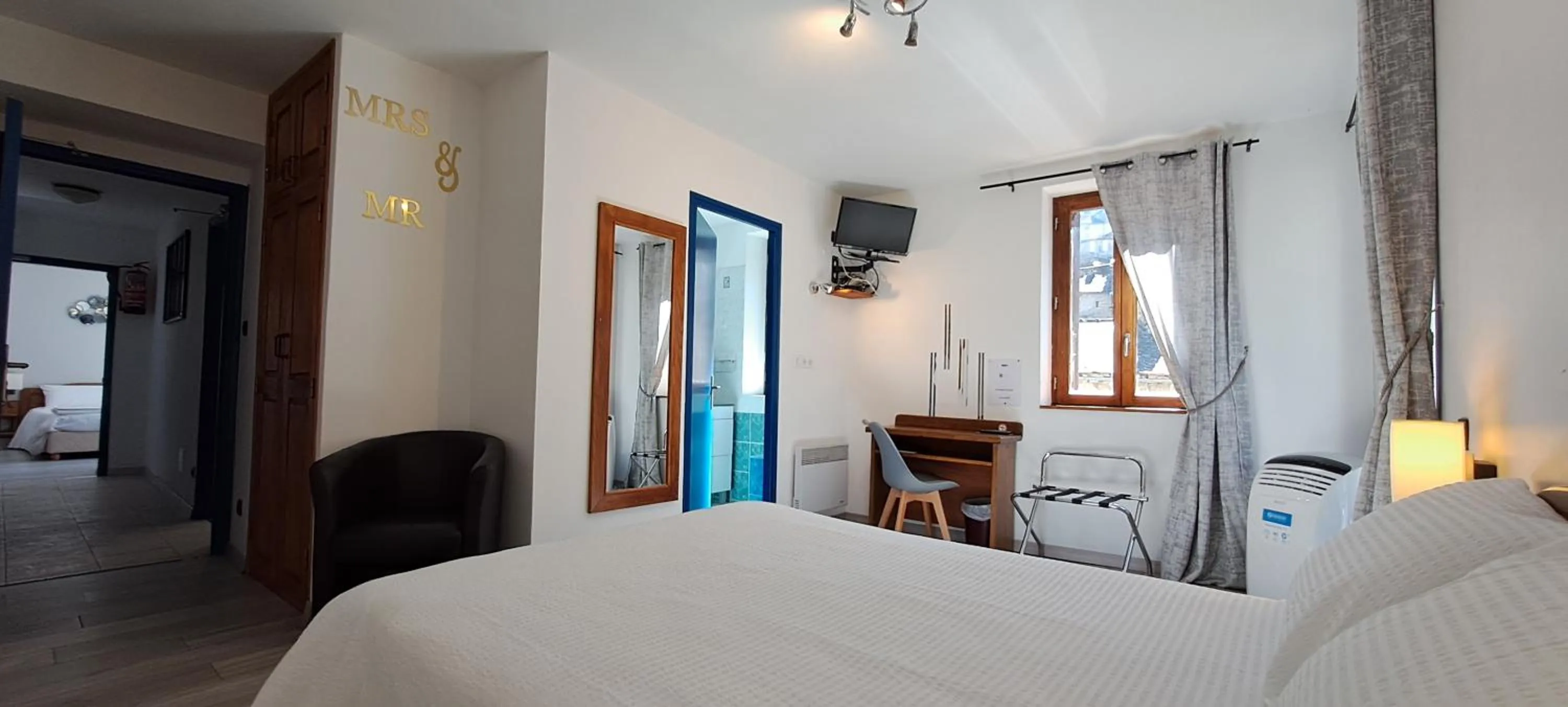 Bedroom, Bed in Logis Hôtel restaurant Auberge de la Cascade