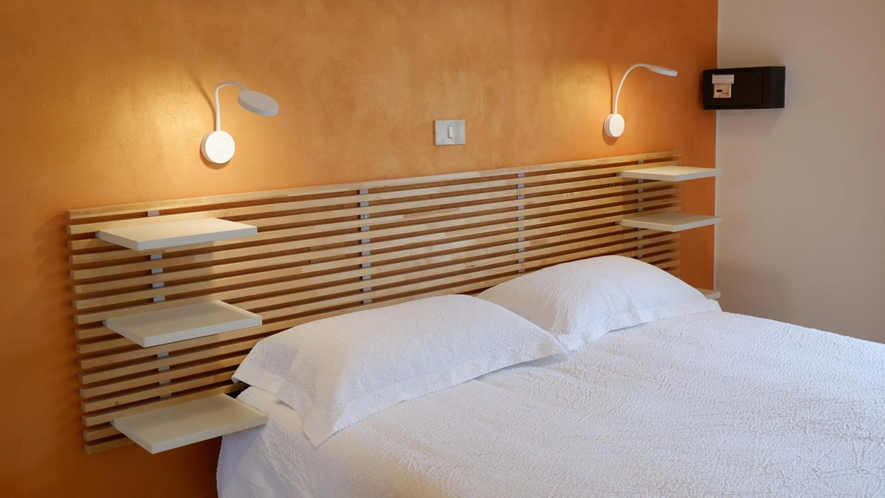 Photo of the whole room, Bed in Hotel Venezuela