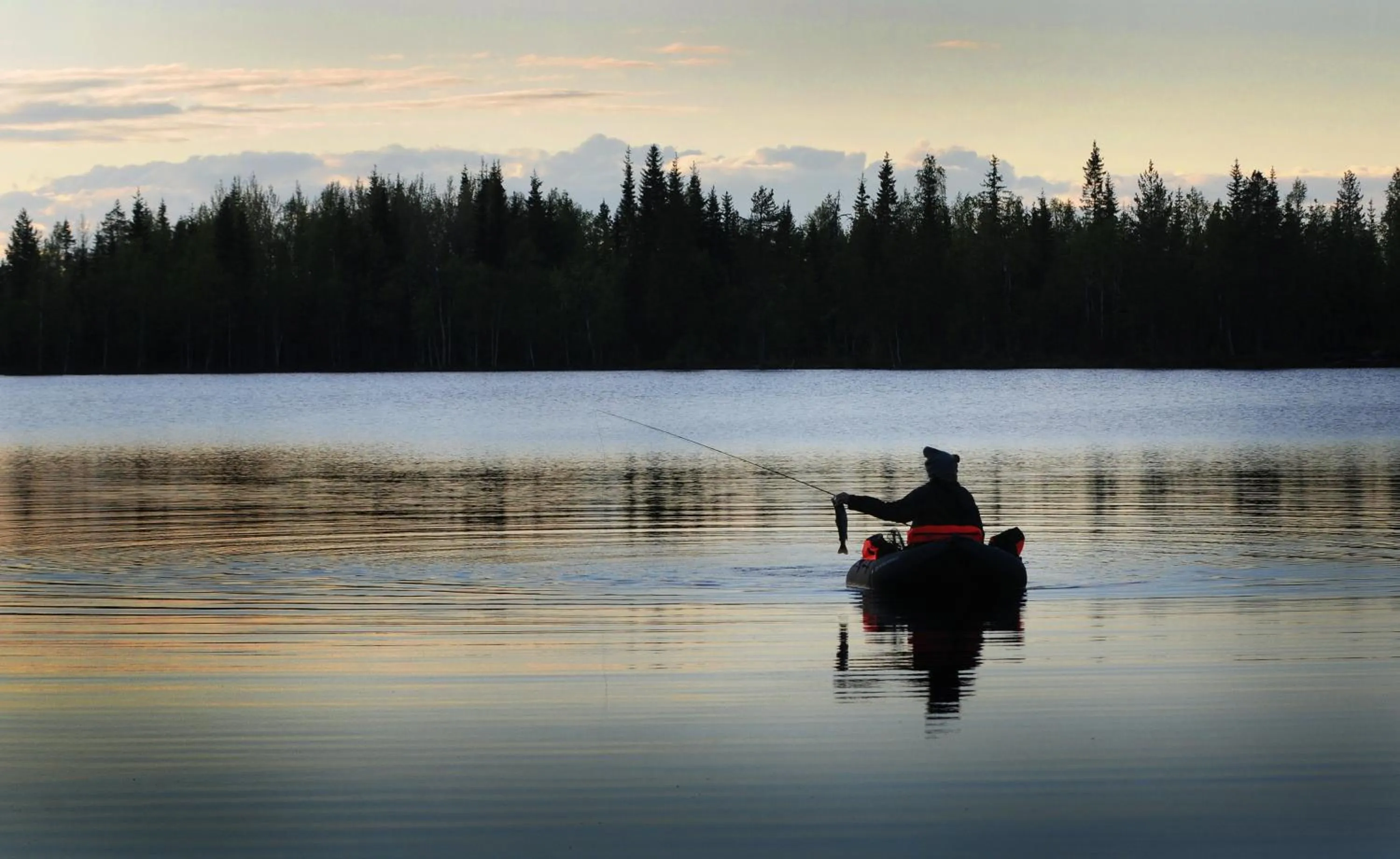 Canoeing in Arctic Shaman Adventures -Jurtta