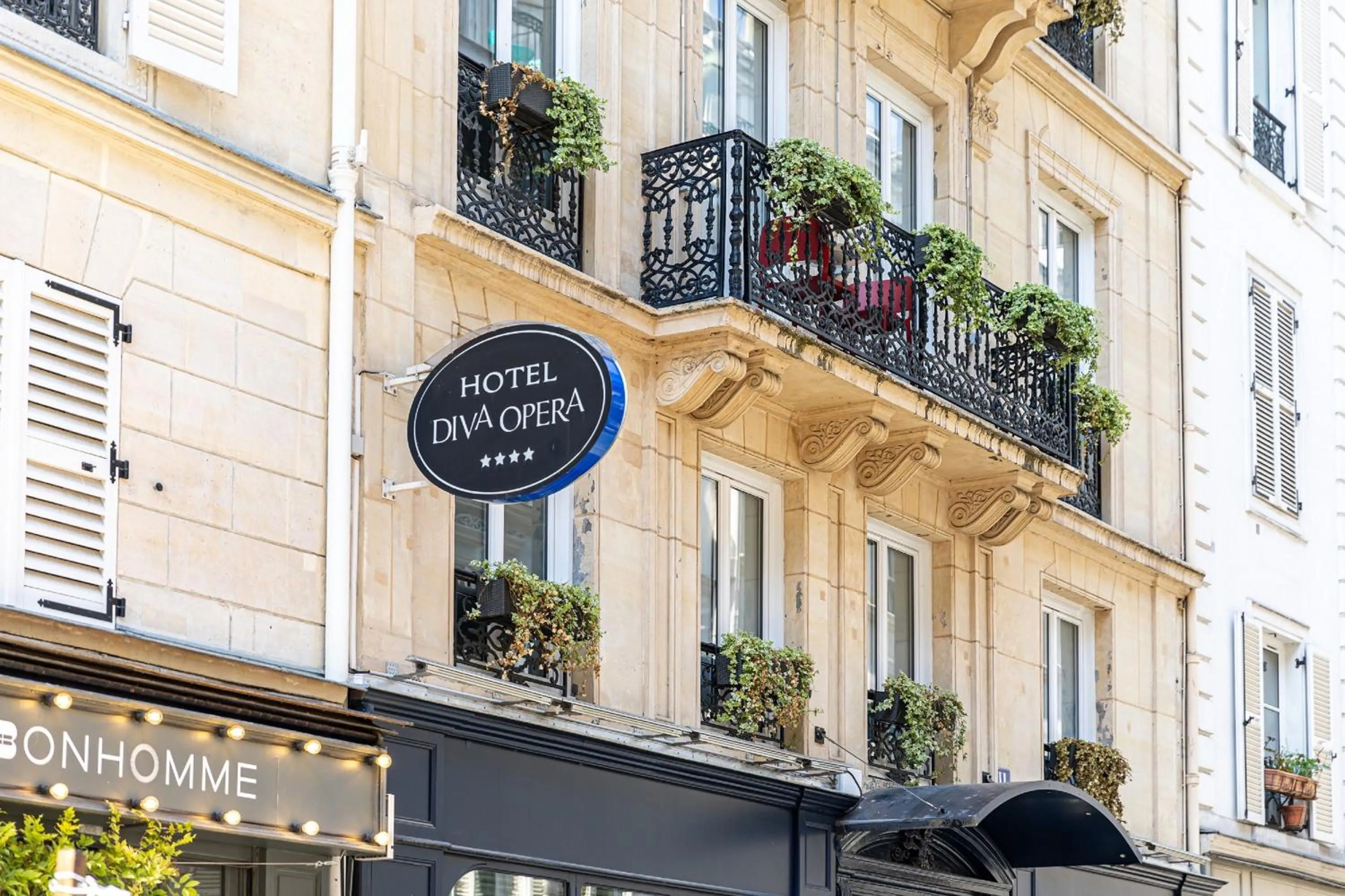 Property logo or sign in Hôtel Diva Opera