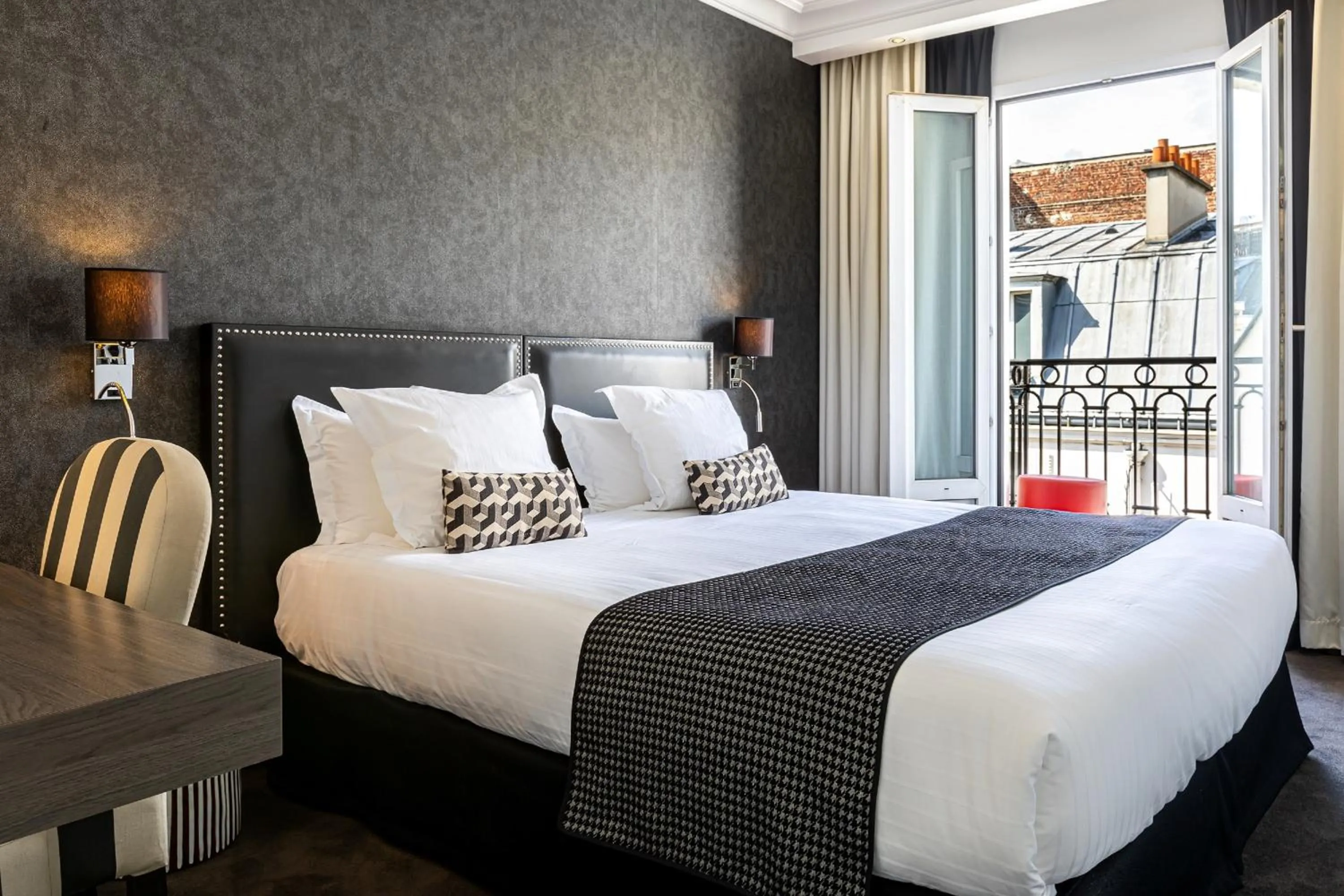 Photo of the whole room, Bed in Hôtel Diva Opera