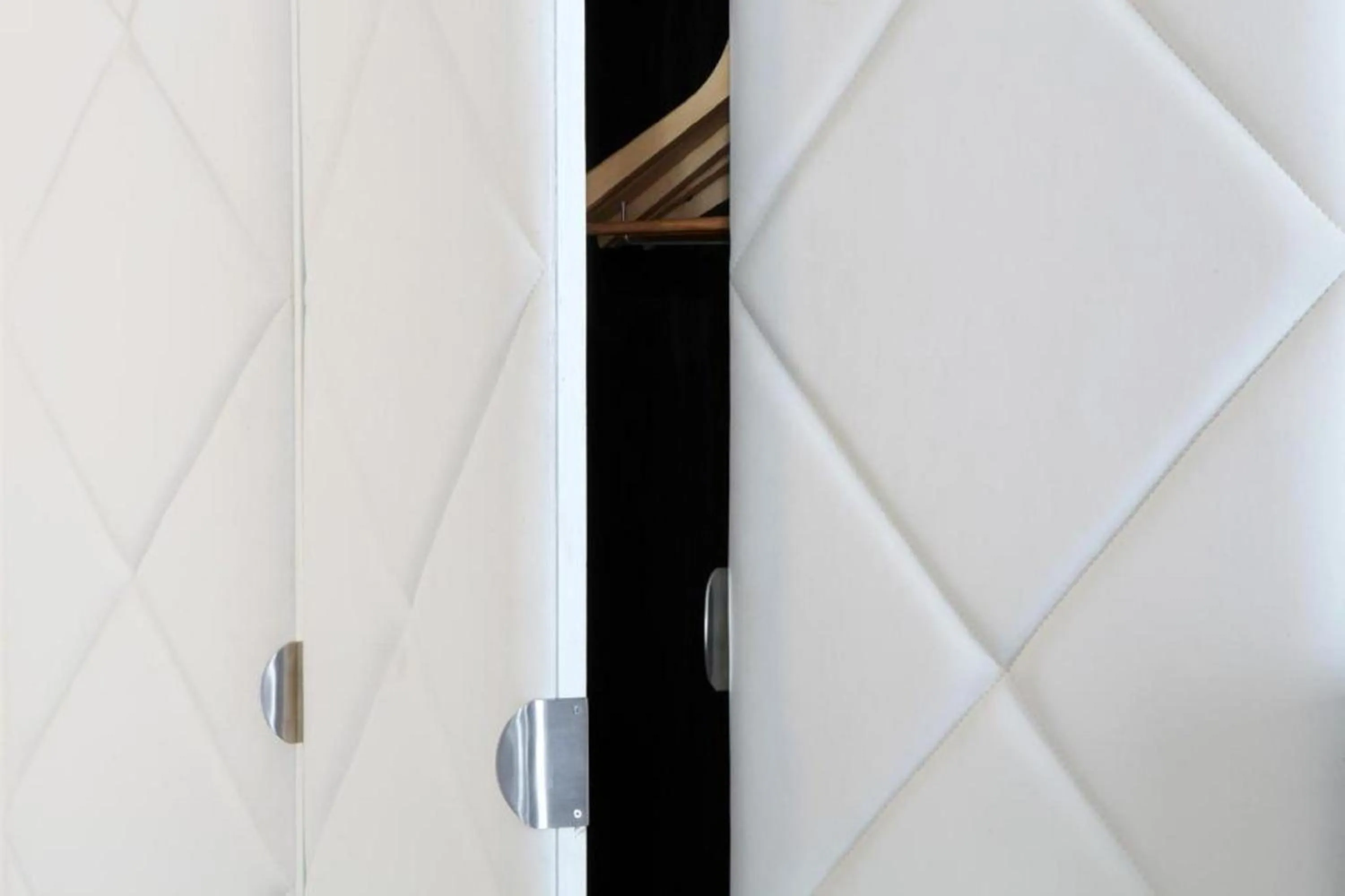 wardrobe in Hôtel Diva Opera