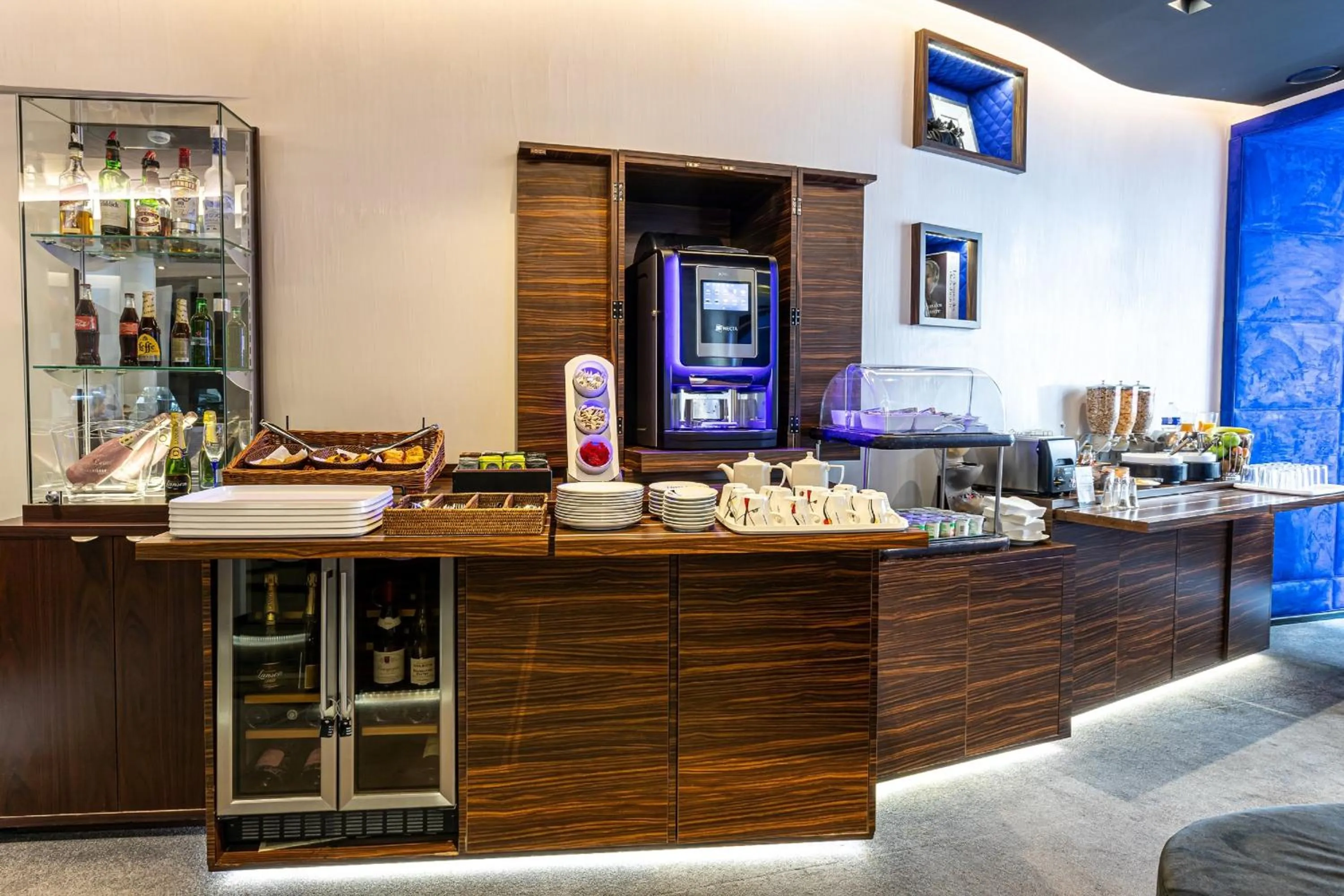 Buffet breakfast in Hôtel Diva Opera