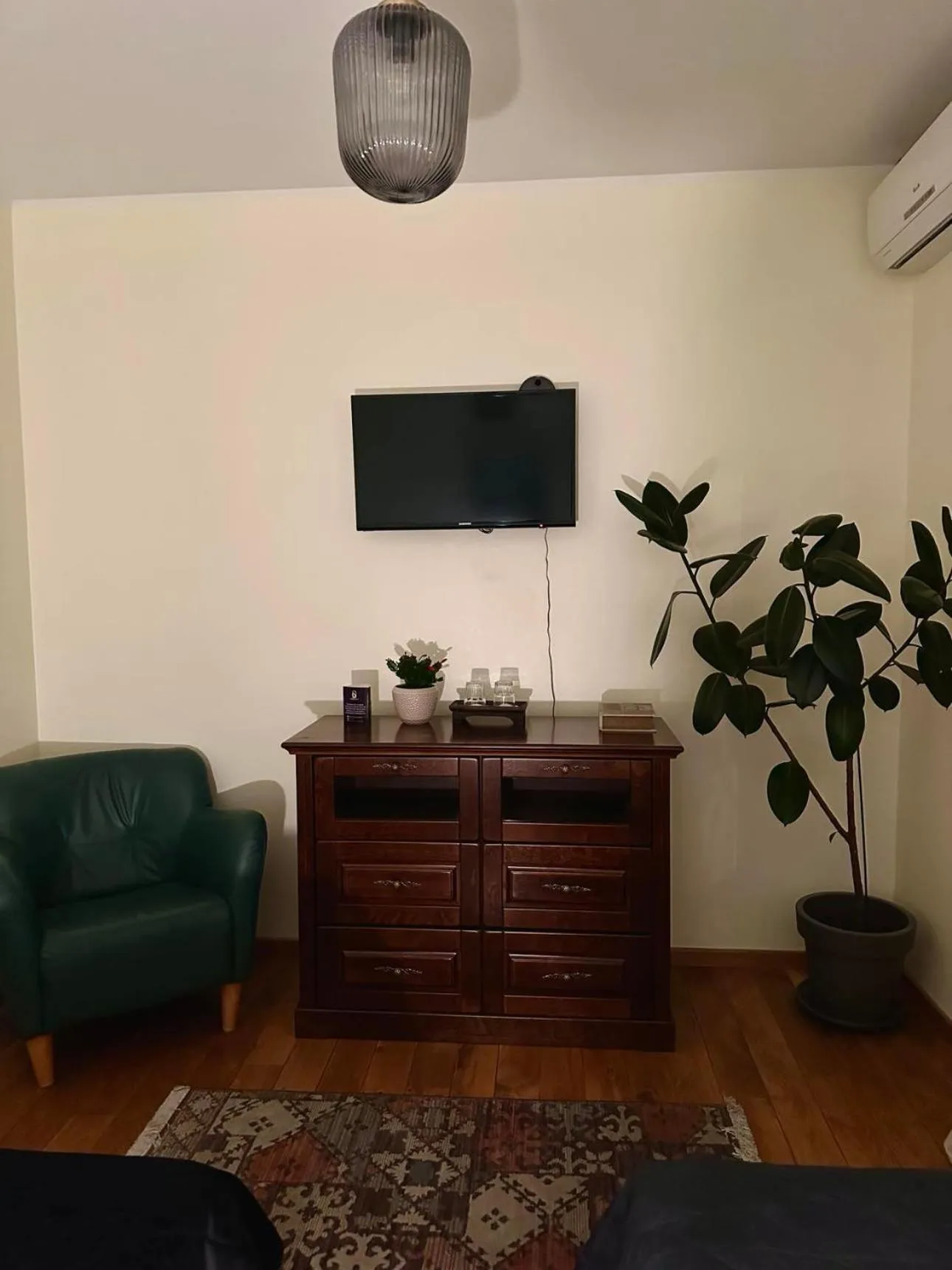 Living room in Embrace Hotel & Apartments