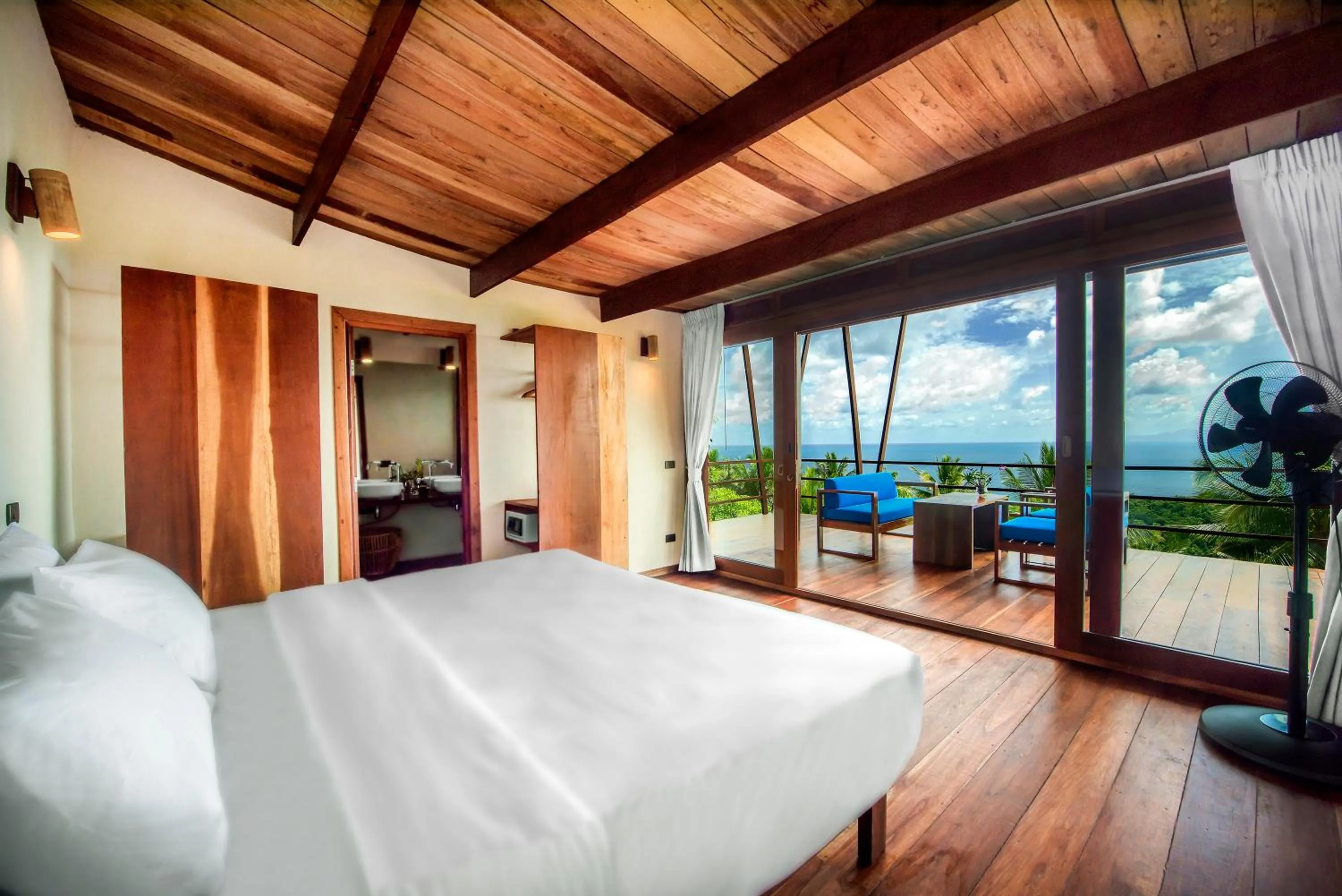 Photo of the whole room, Bed in Ecotao Lodge