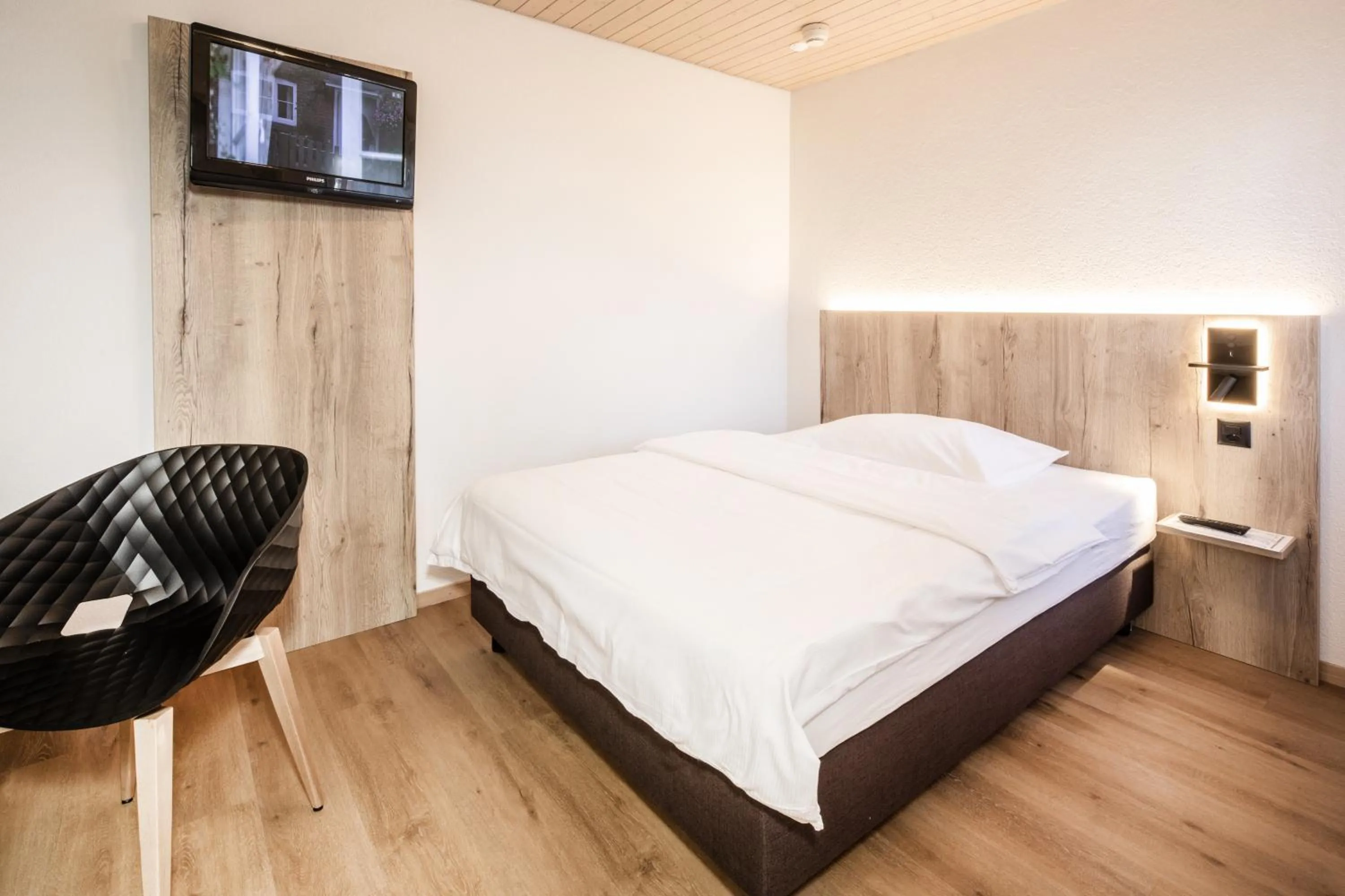 Bed in Gasthof Enge Self Check-In Hotel