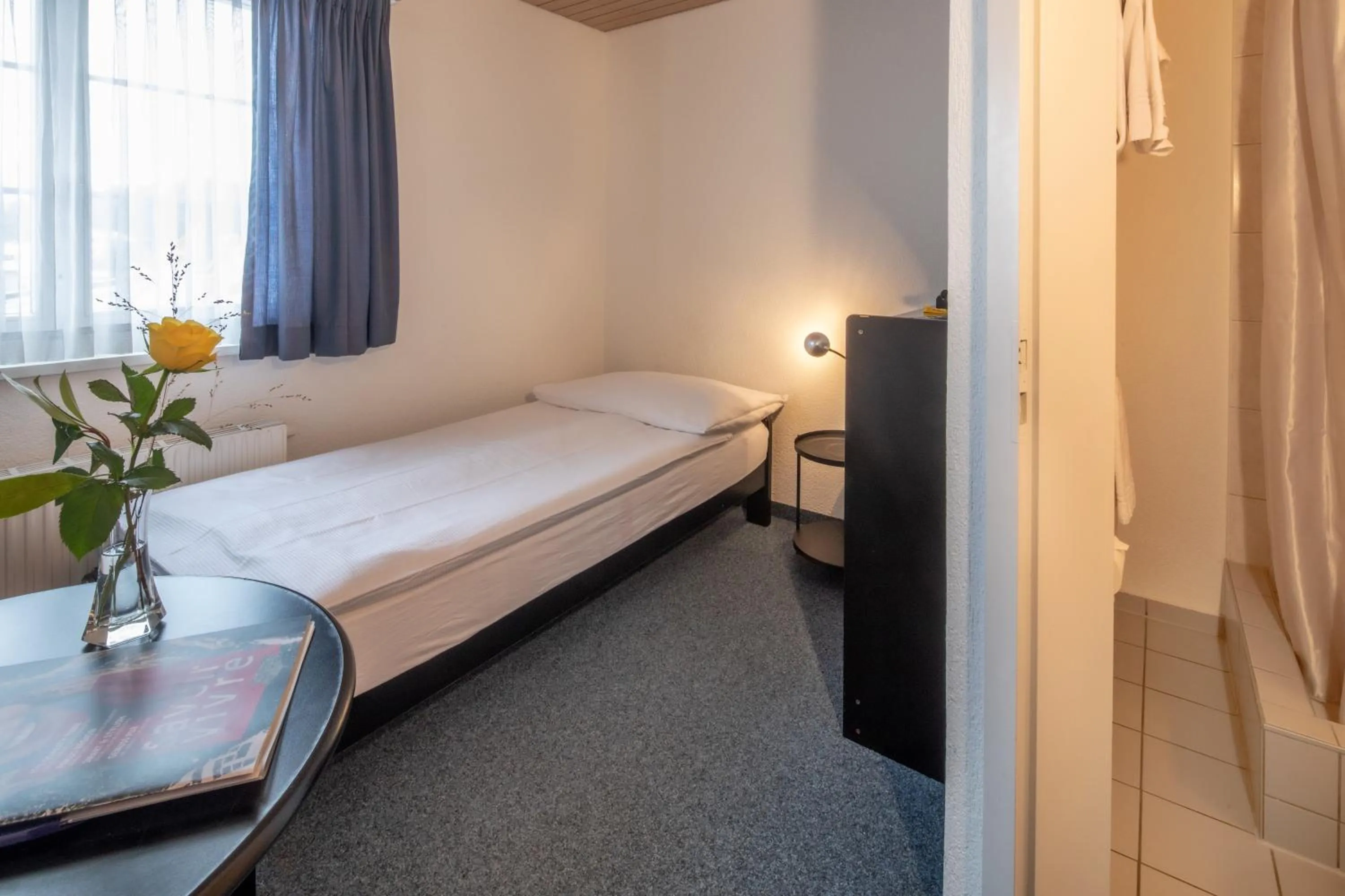 Bed in Gasthof Enge Self Check-In Hotel