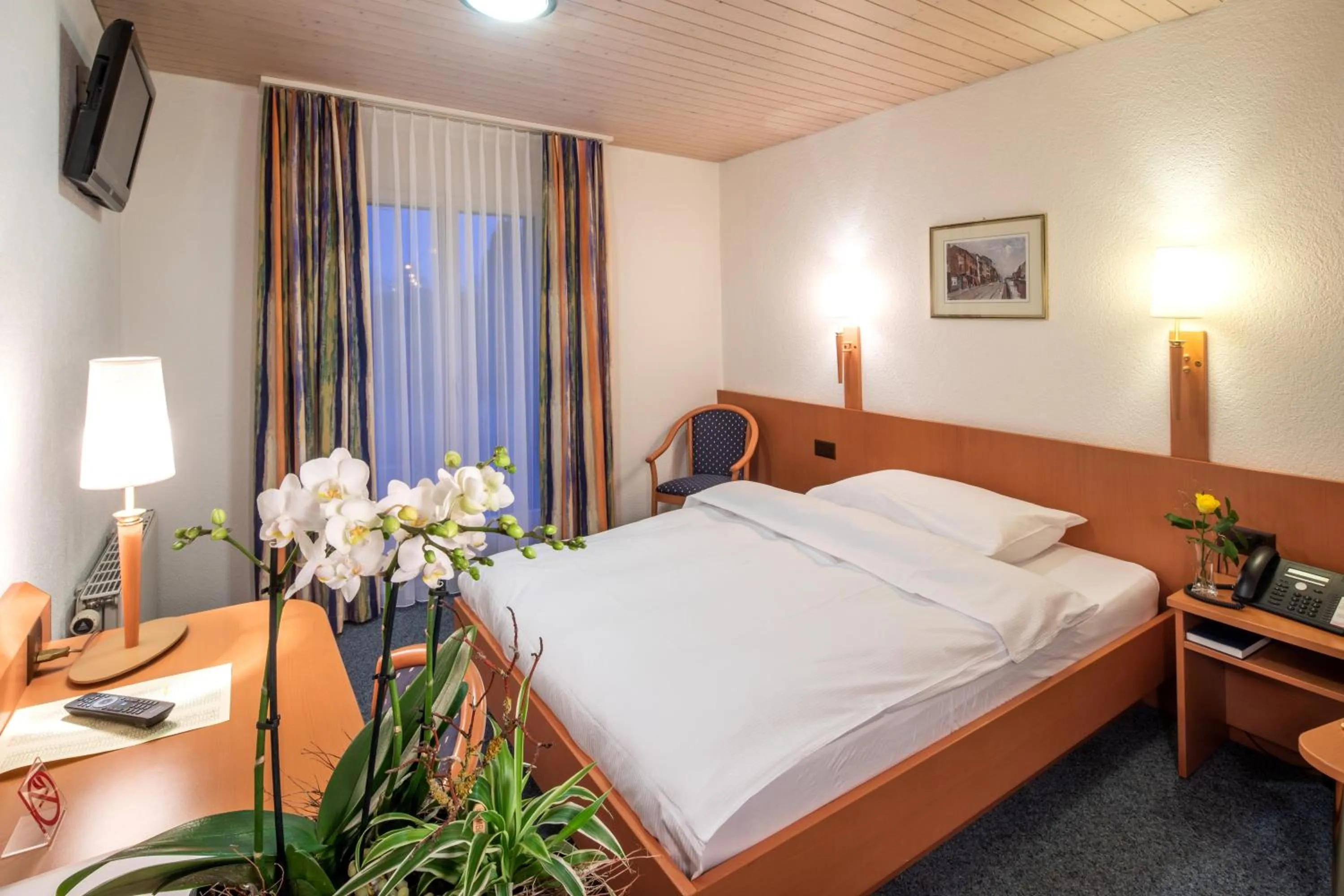 Photo of the whole room, Bed in Gasthof Enge Self Check-In Hotel