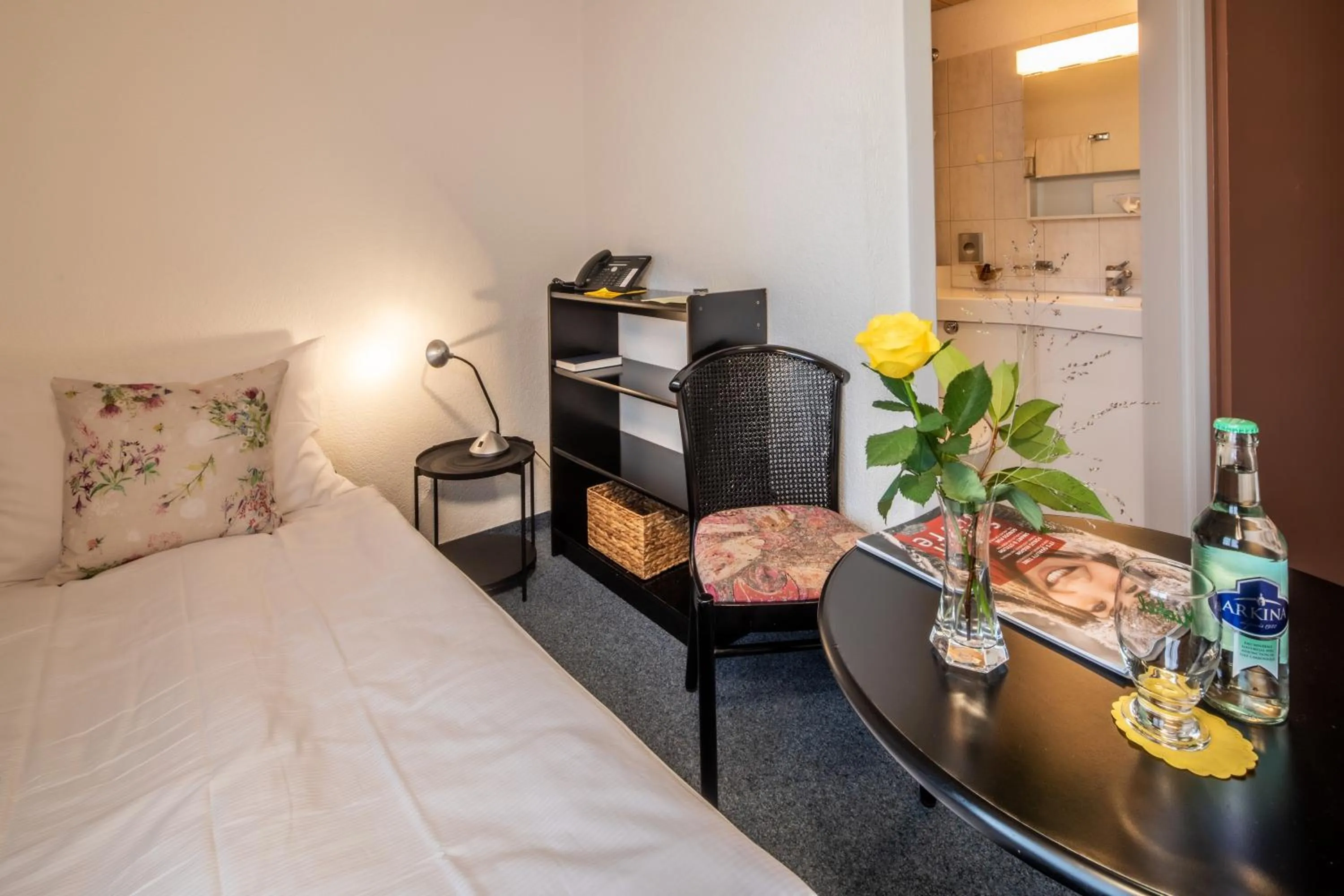 Bed in Gasthof Enge Self Check-In Hotel