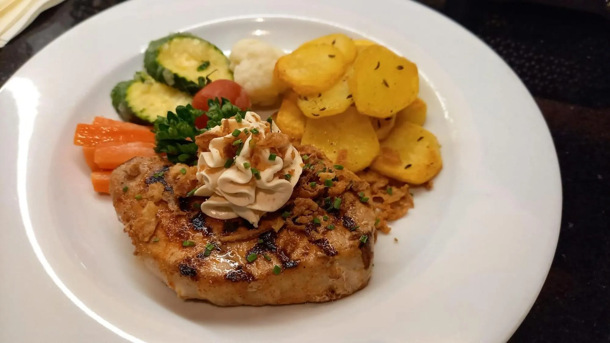 Food and drinks in Gasthof Enge Self Check-In Hotel