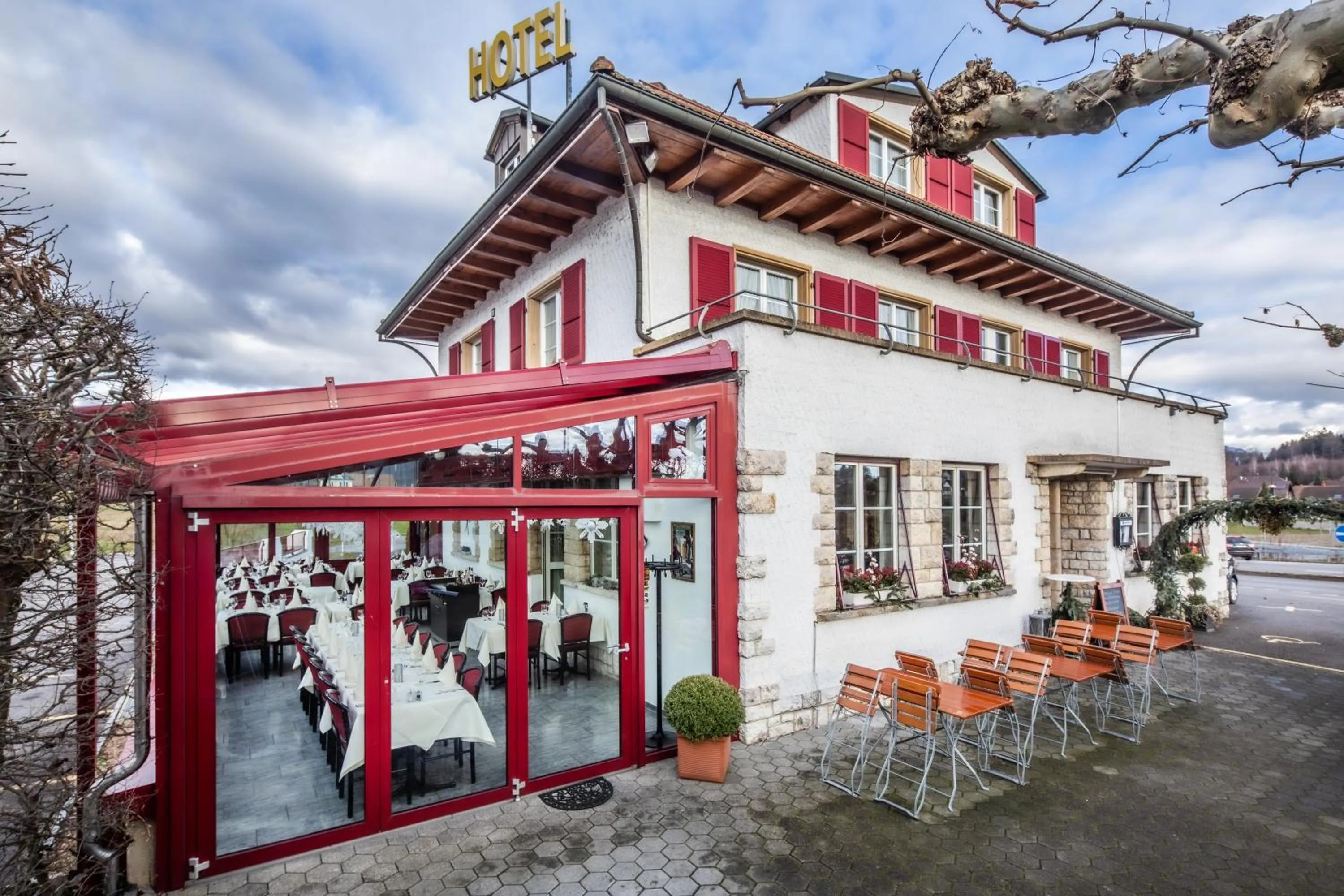 Restaurant/places to eat in Gasthof Enge Self Check-In Hotel
