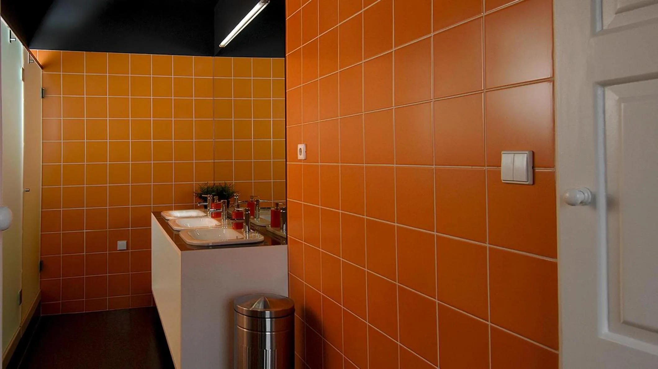 Bathroom in So Cool Hostel Porto