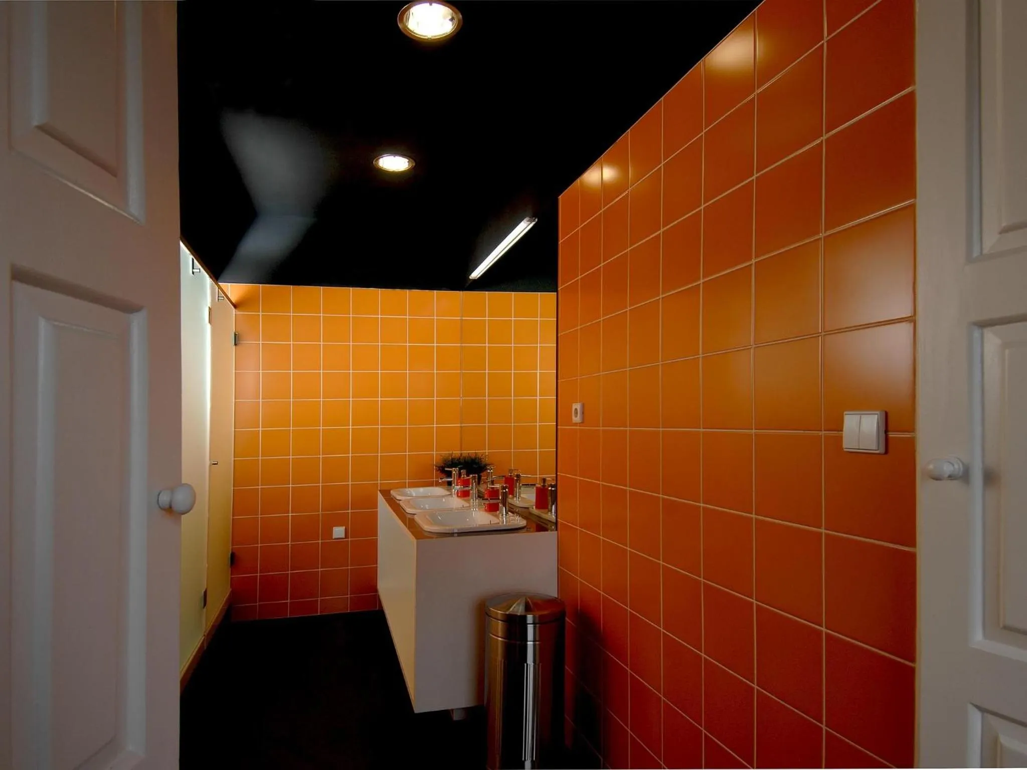 Shower in So Cool Hostel Porto