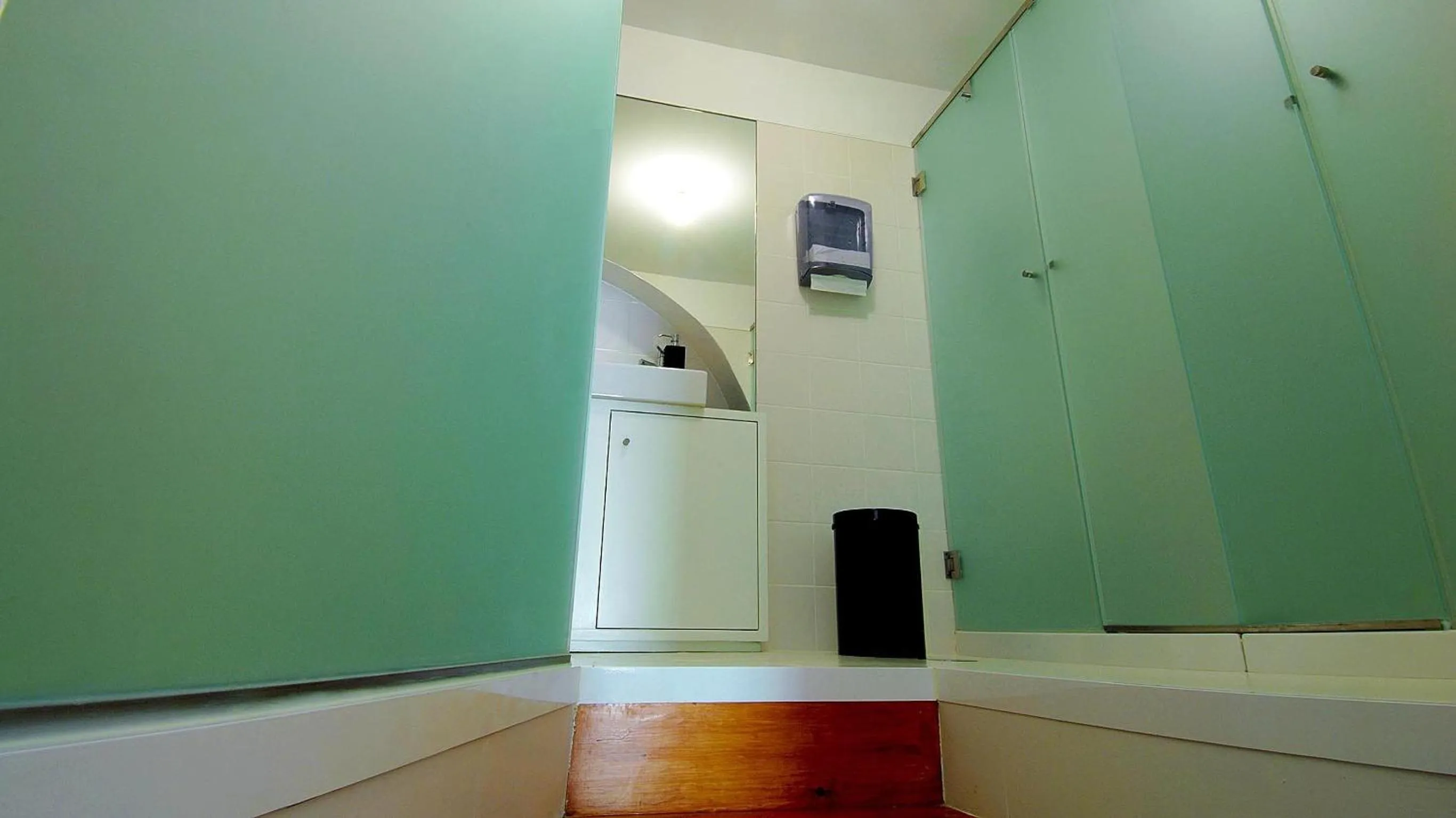 Shower in So Cool Hostel Porto