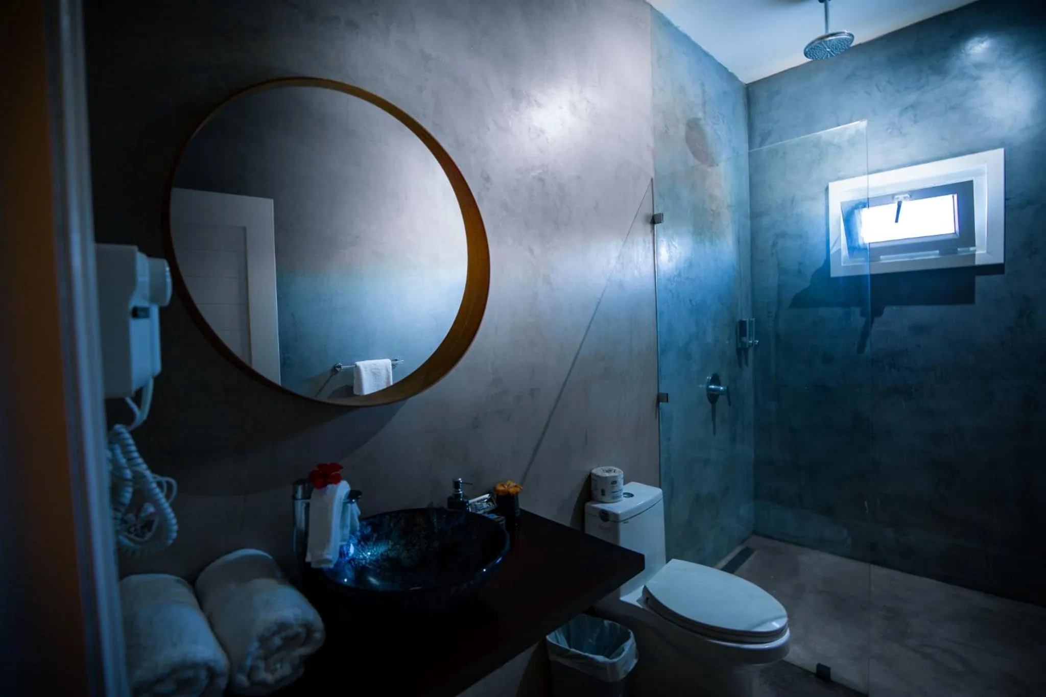 Shower in La Placita Inn